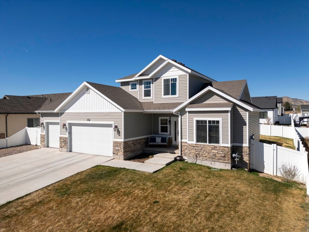 Photo of 836 S 250 W, Vernal, UT 84078 (MLS # 2146356)
