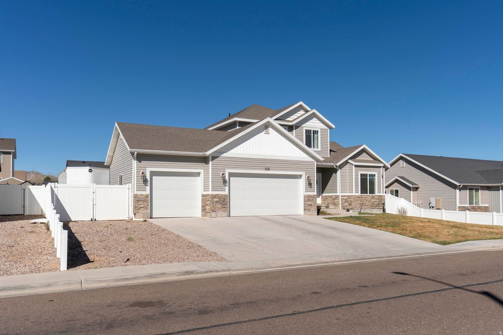 Photo of 836 S 250 W, Vernal, UT 84078 (MLS # 2146356)