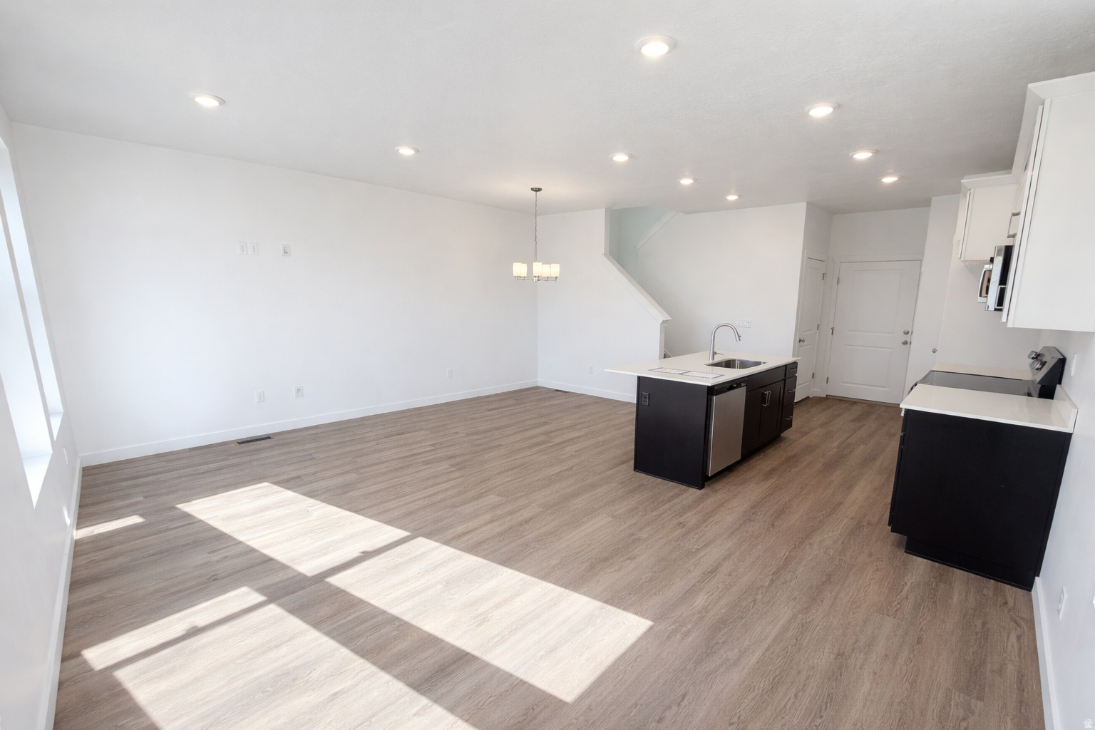 BEACON POINTE - Residential