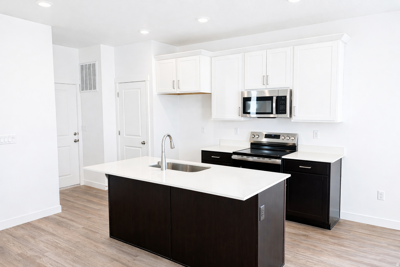 BEACON POINTE - Residential