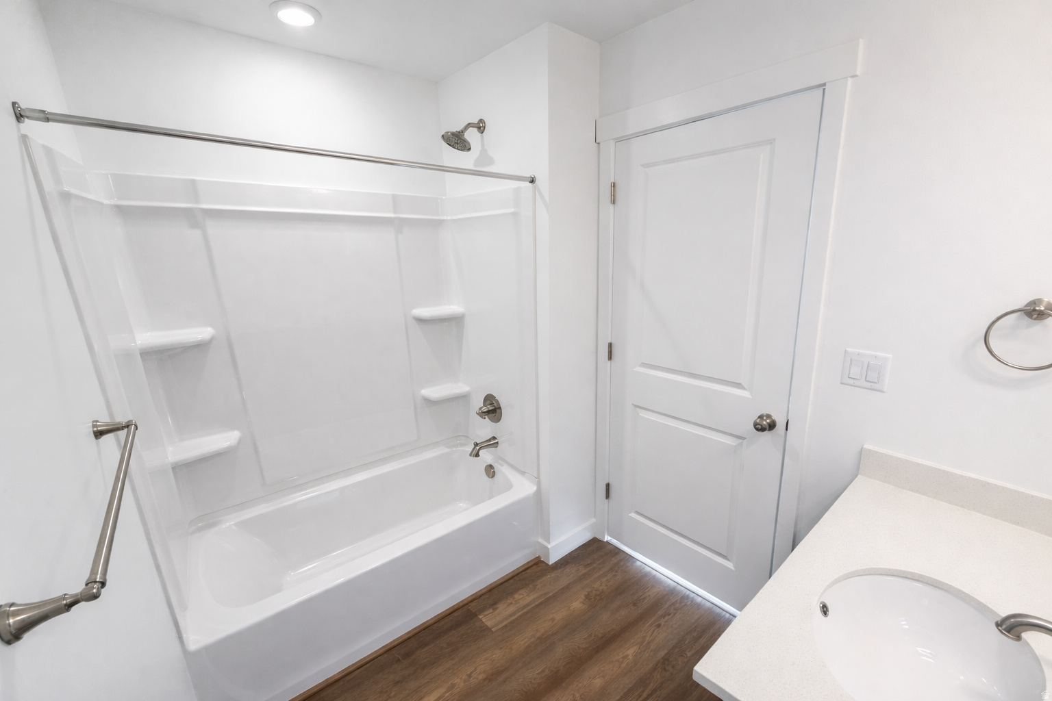 BEACON POINTE - Residential