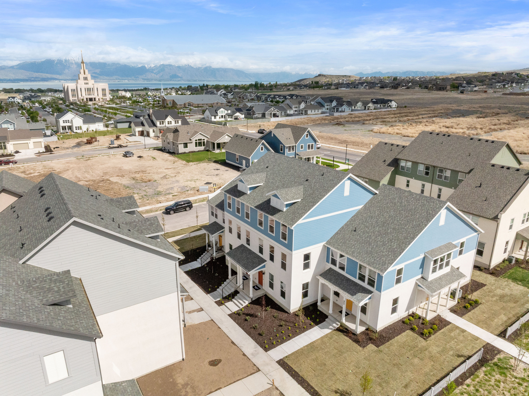 BEACON POINTE - Residential