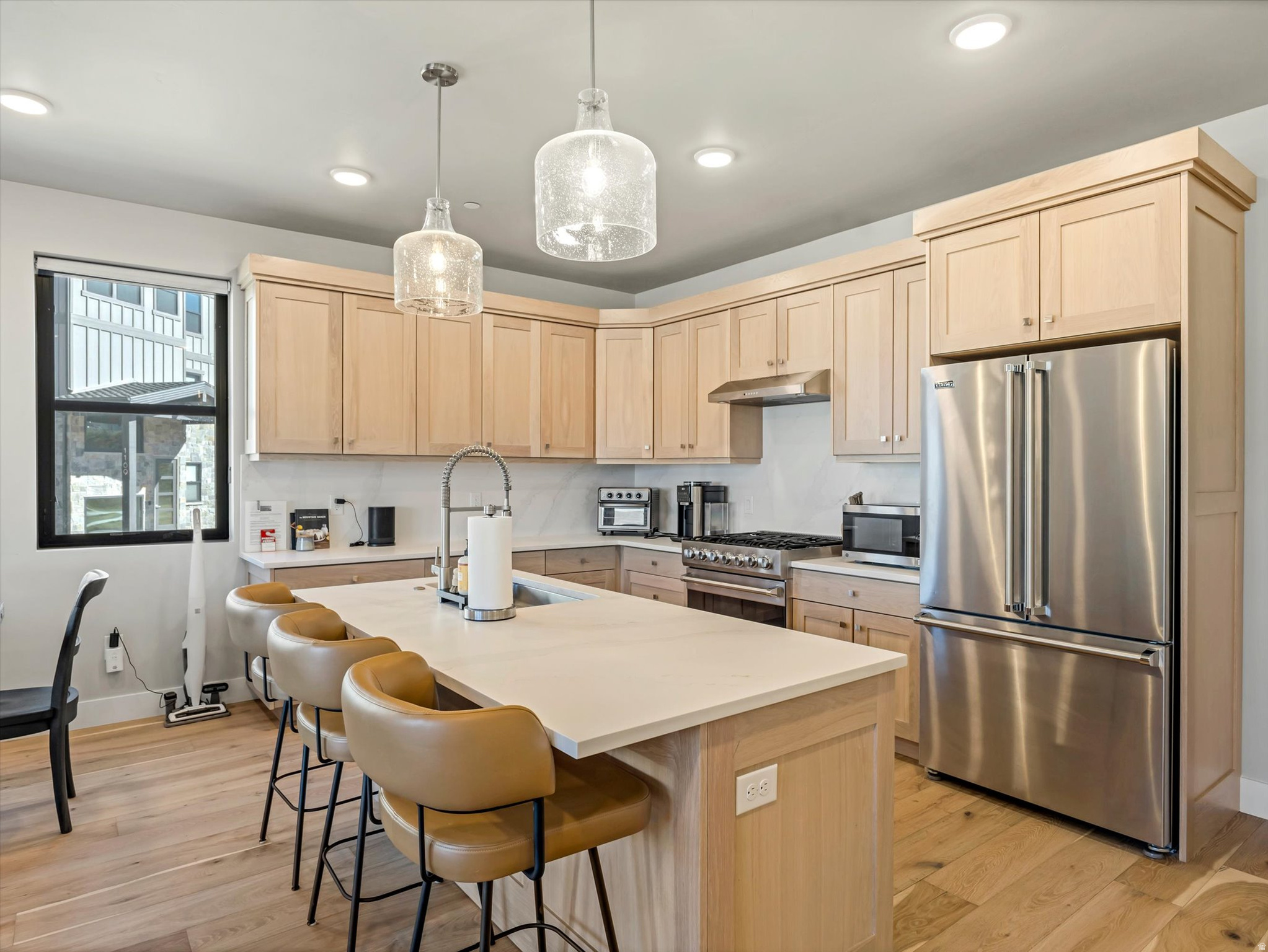 MAYFLOWER LAKESIDE - Residential