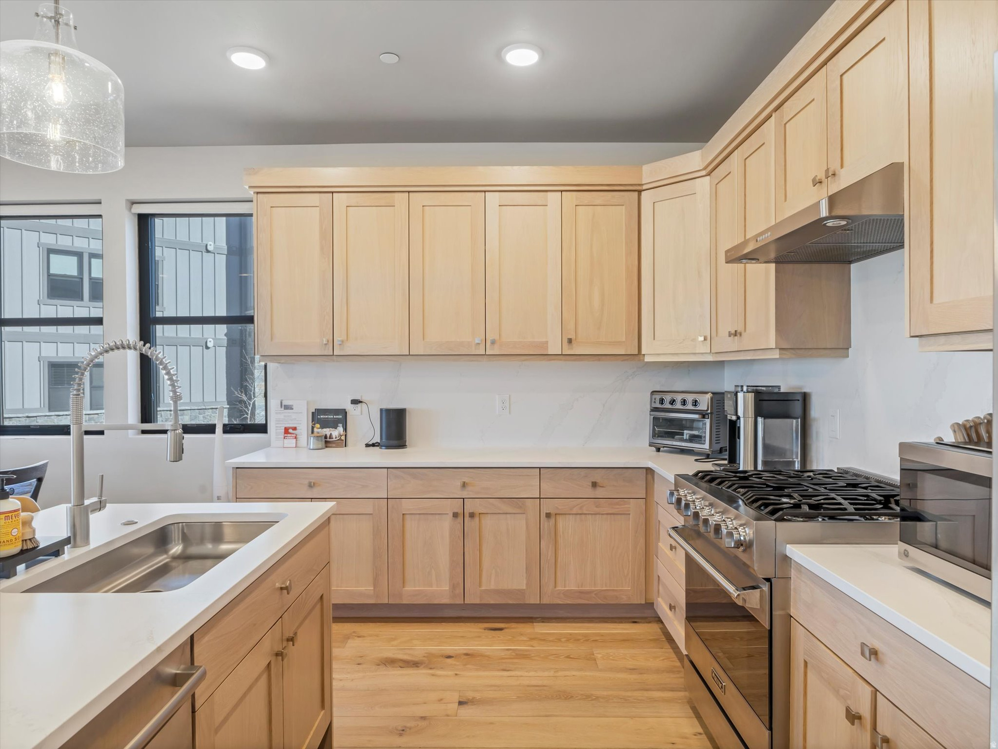 MAYFLOWER LAKESIDE - Residential