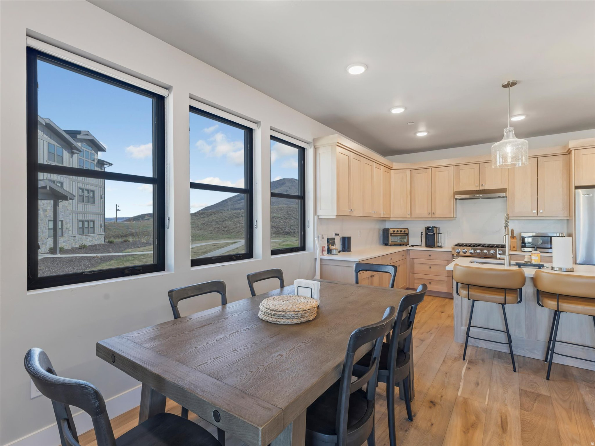 MAYFLOWER LAKESIDE - Residential