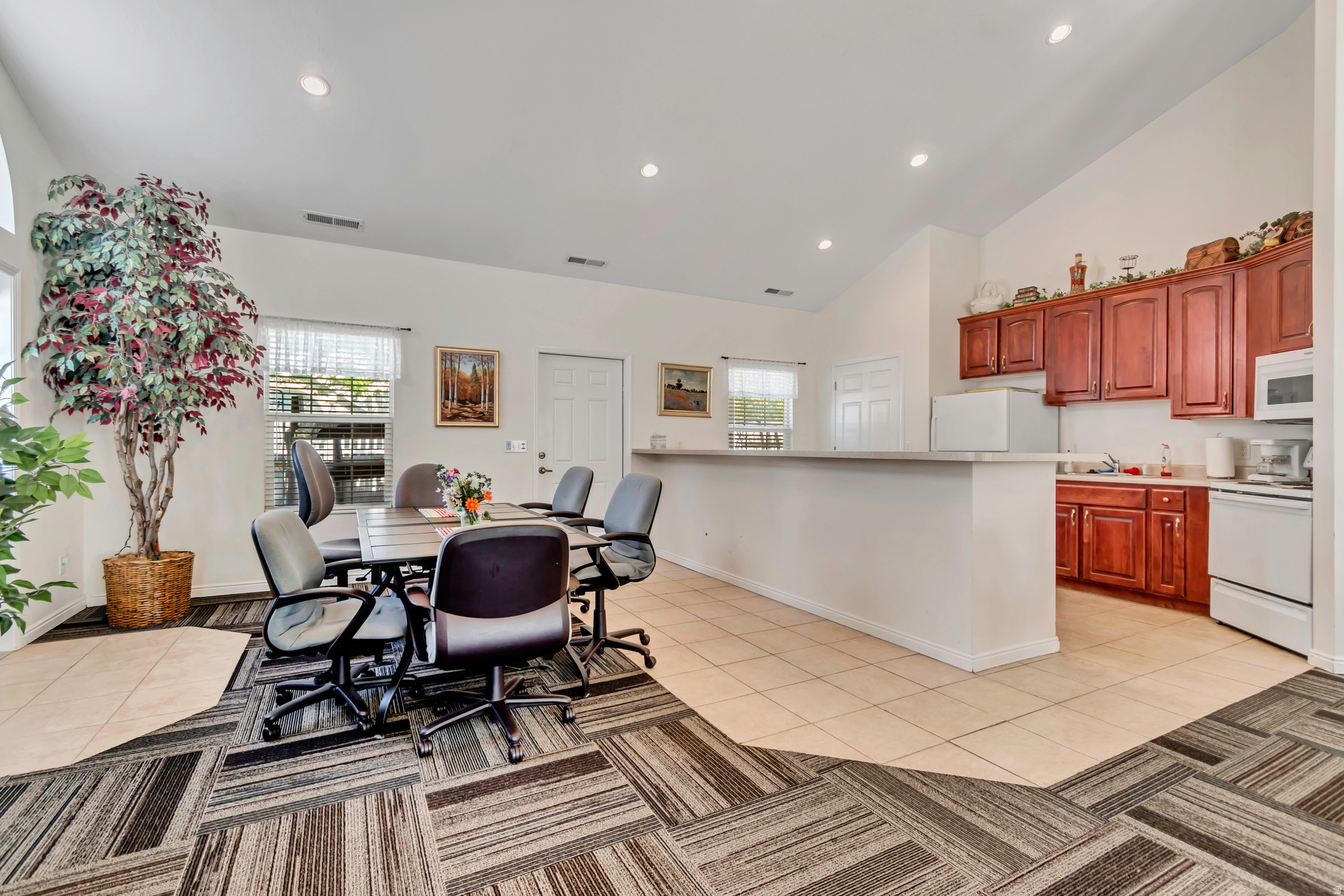 VALLEY VU VILLAS CONDOMINIUM - Residential