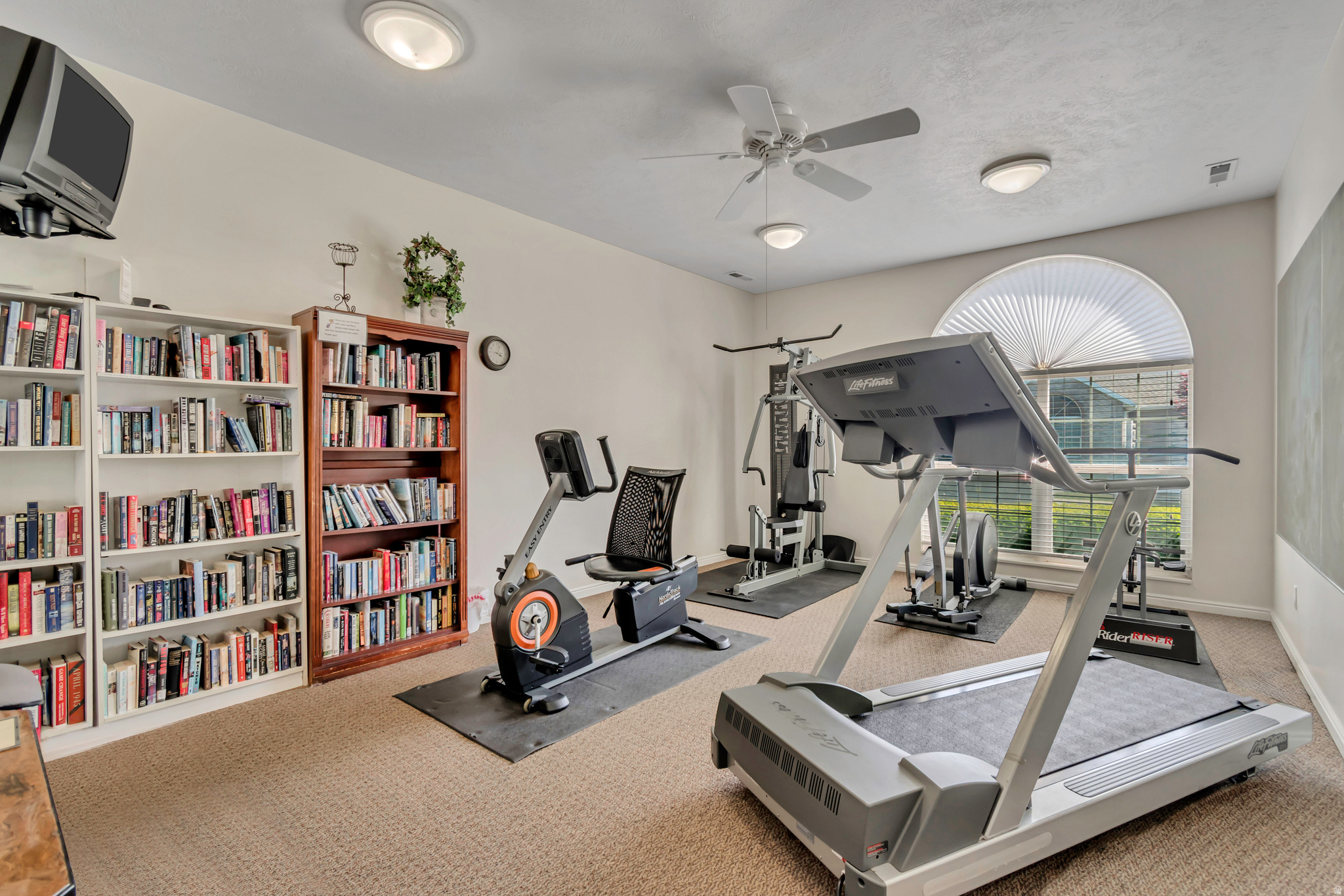 VALLEY VU VILLAS CONDOMINIUM - Residential