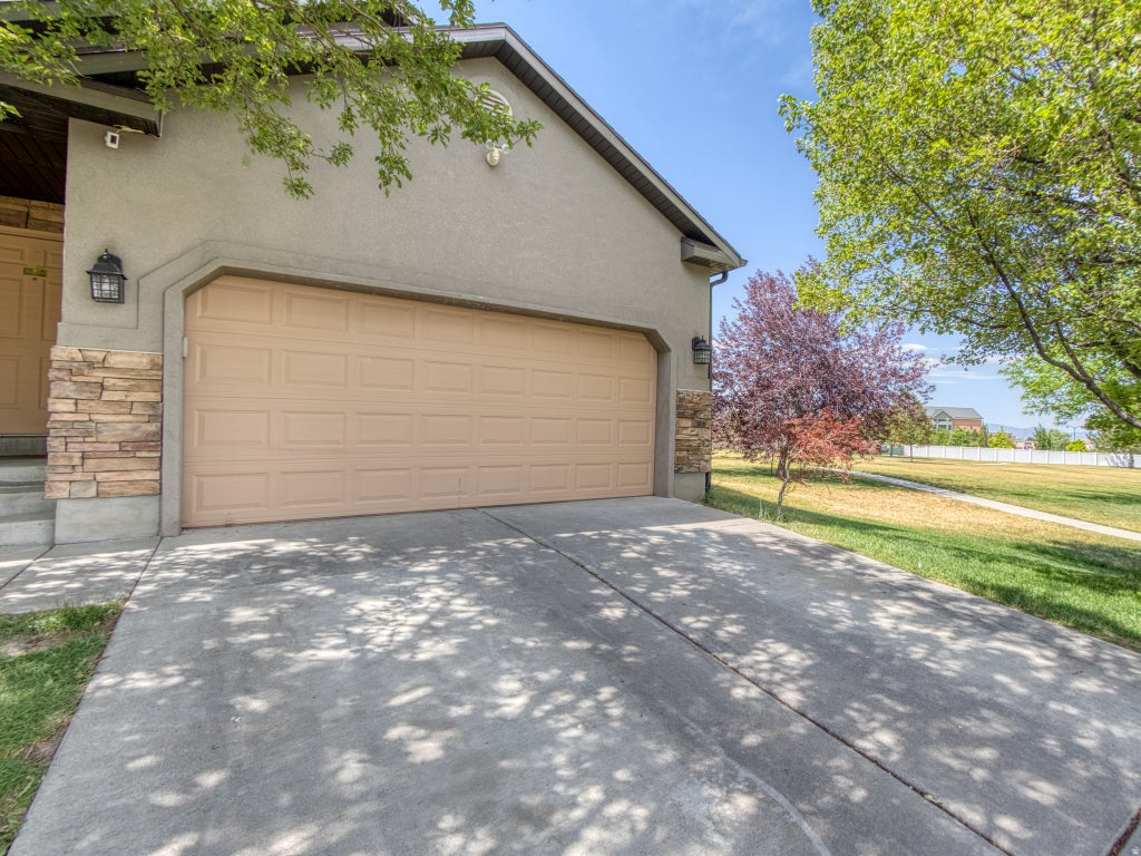 Photo of 5552 W EAGLE PEAK DR S, Herriman, UT 84096 (MLS # 2167398)