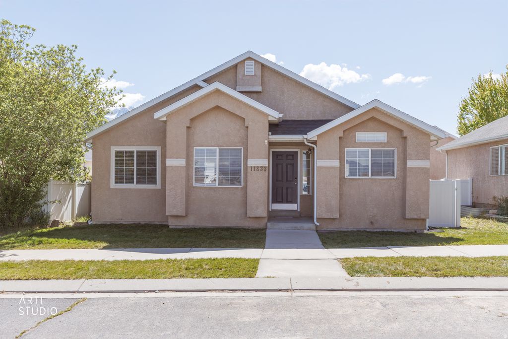 Photo of 11833 S PREAMBLE RD, Draper, UT 84020 (MLS # 2154492)