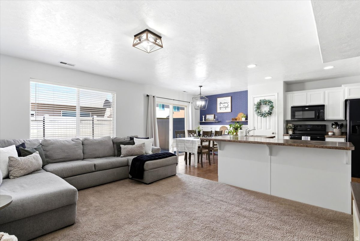 NEW TOWNE SQUARE - Residential