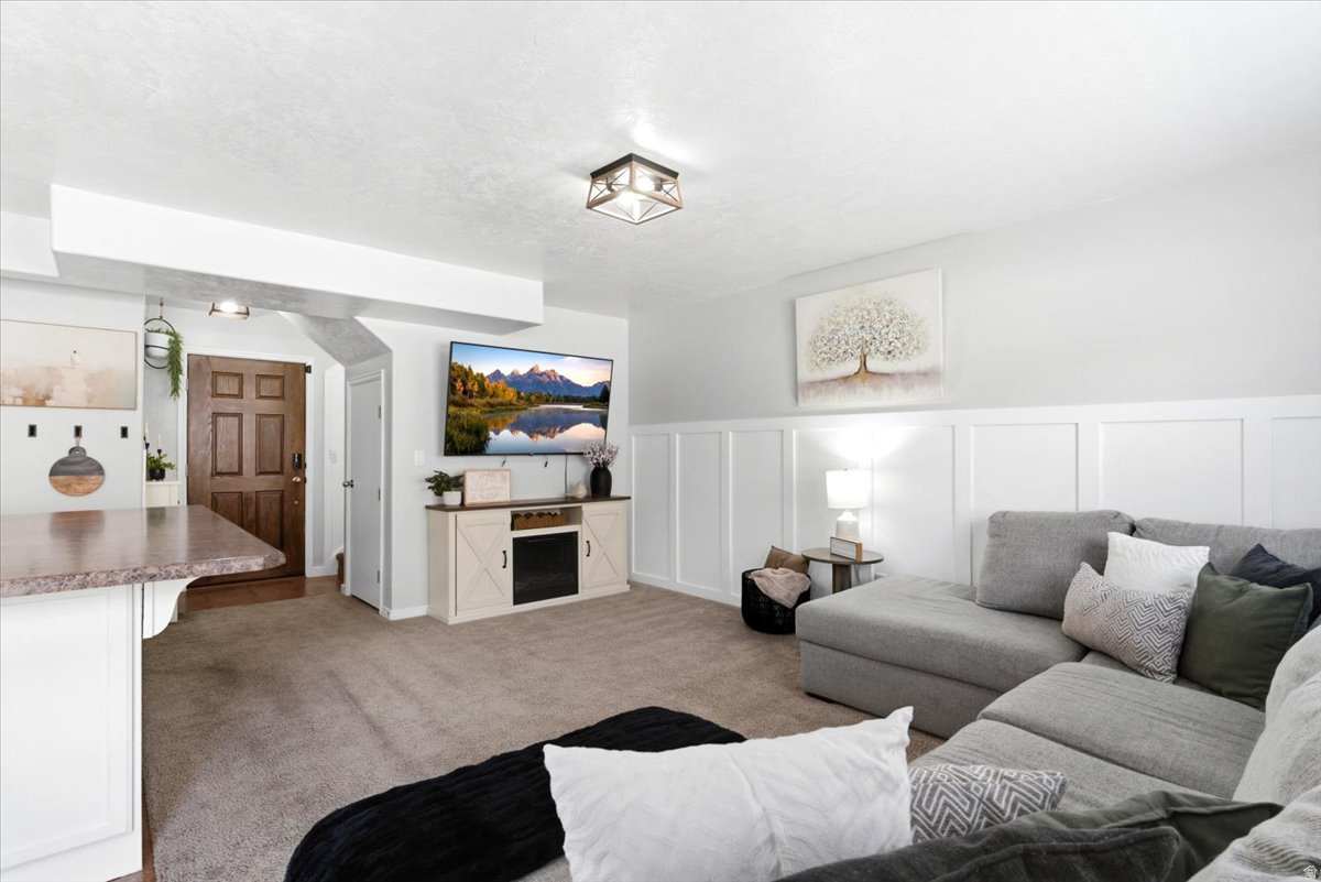 NEW TOWNE SQUARE - Residential