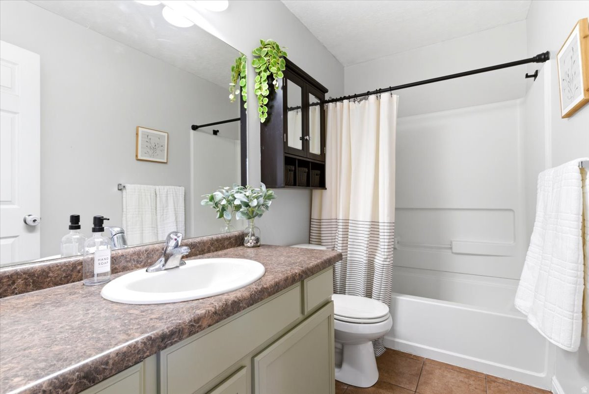 NEW TOWNE SQUARE - Residential