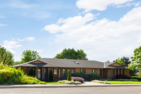 Photo of 814 S 860 W, Cedar City, UT 84720 (MLS # 2129738)