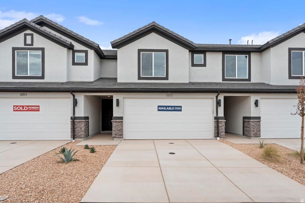 Photo of 2101 S WOLVERINE WAY #2432, Washington, UT 84780 (MLS # 2153348)