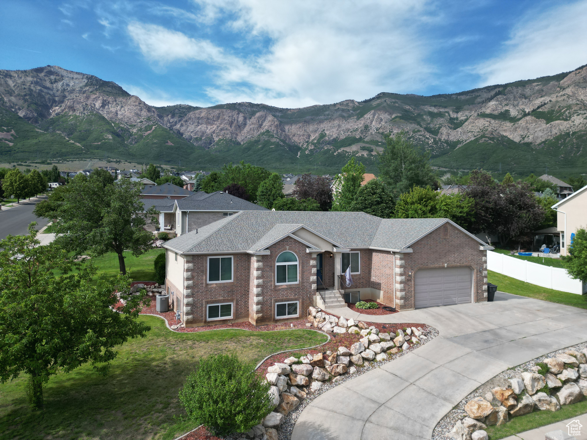 NORTH OAKS COVE - Residential