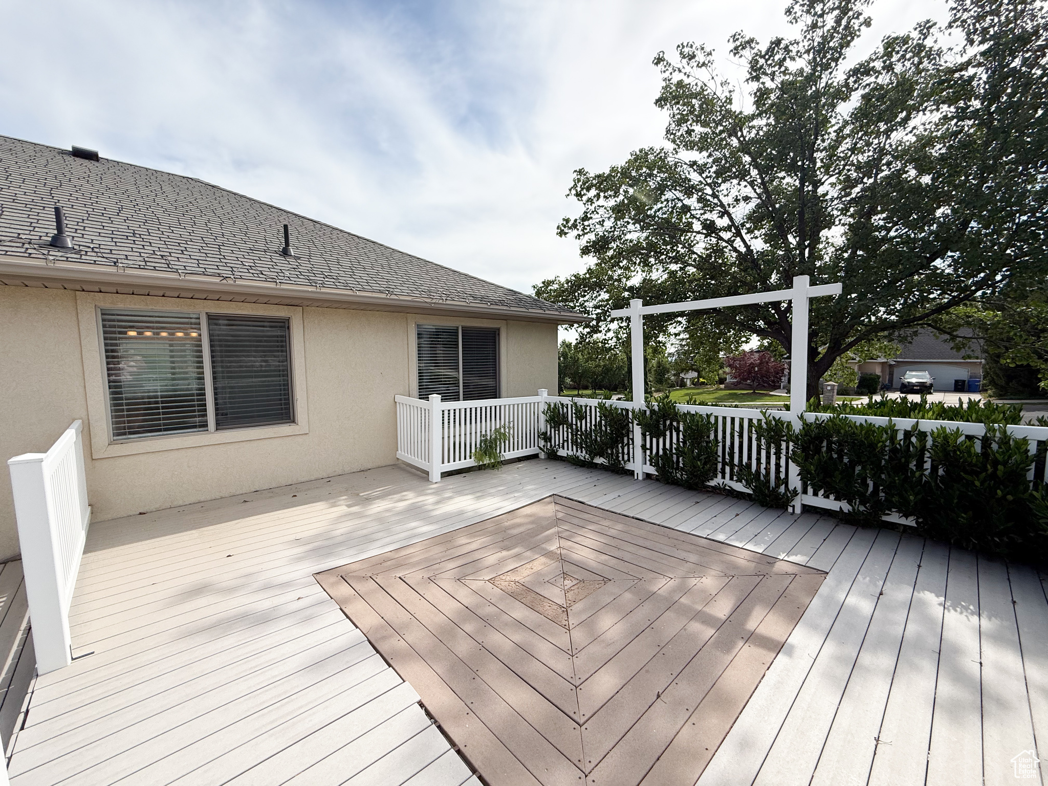 NORTH OAKS COVE - Residential