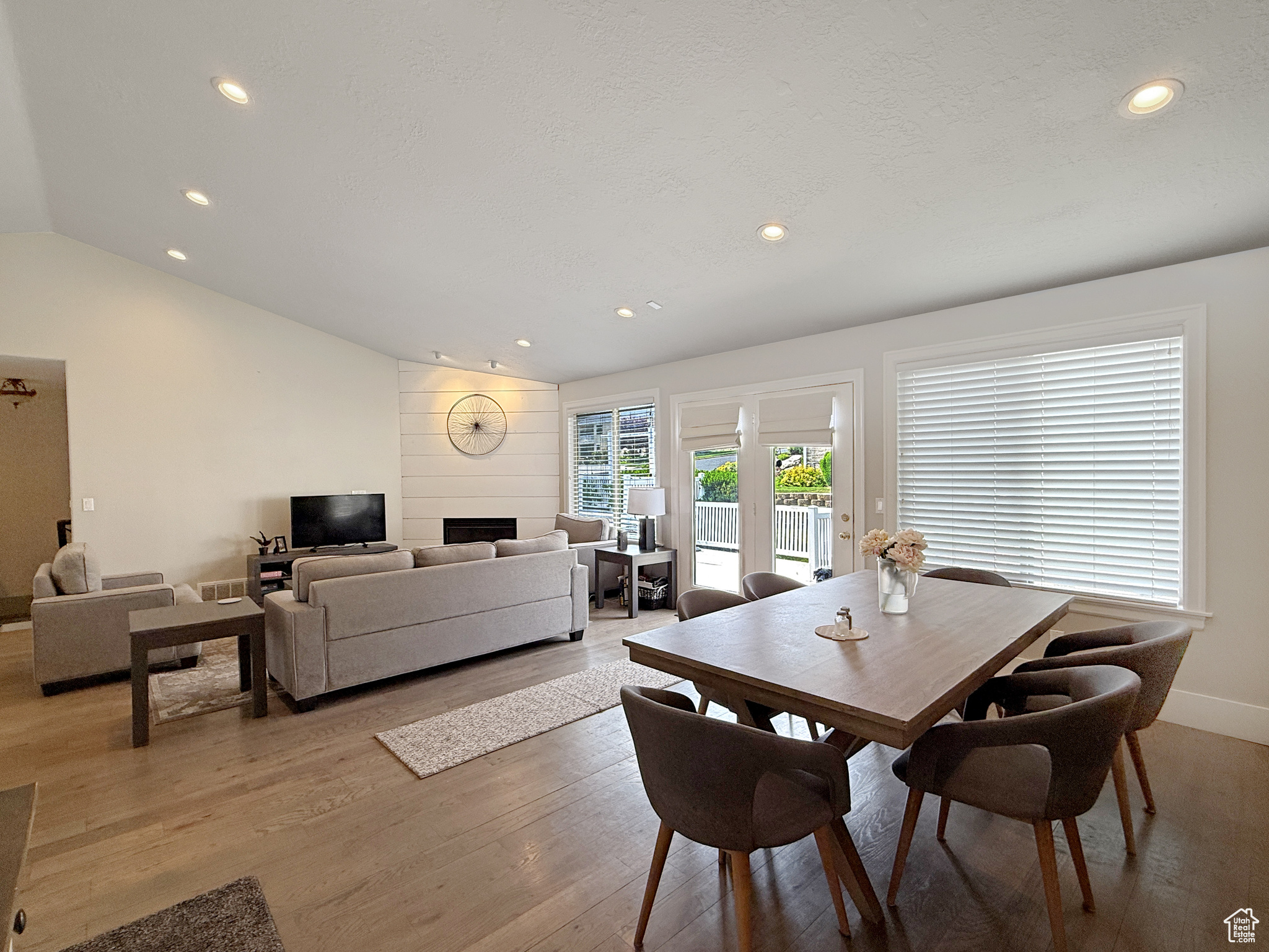 NORTH OAKS COVE - Residential