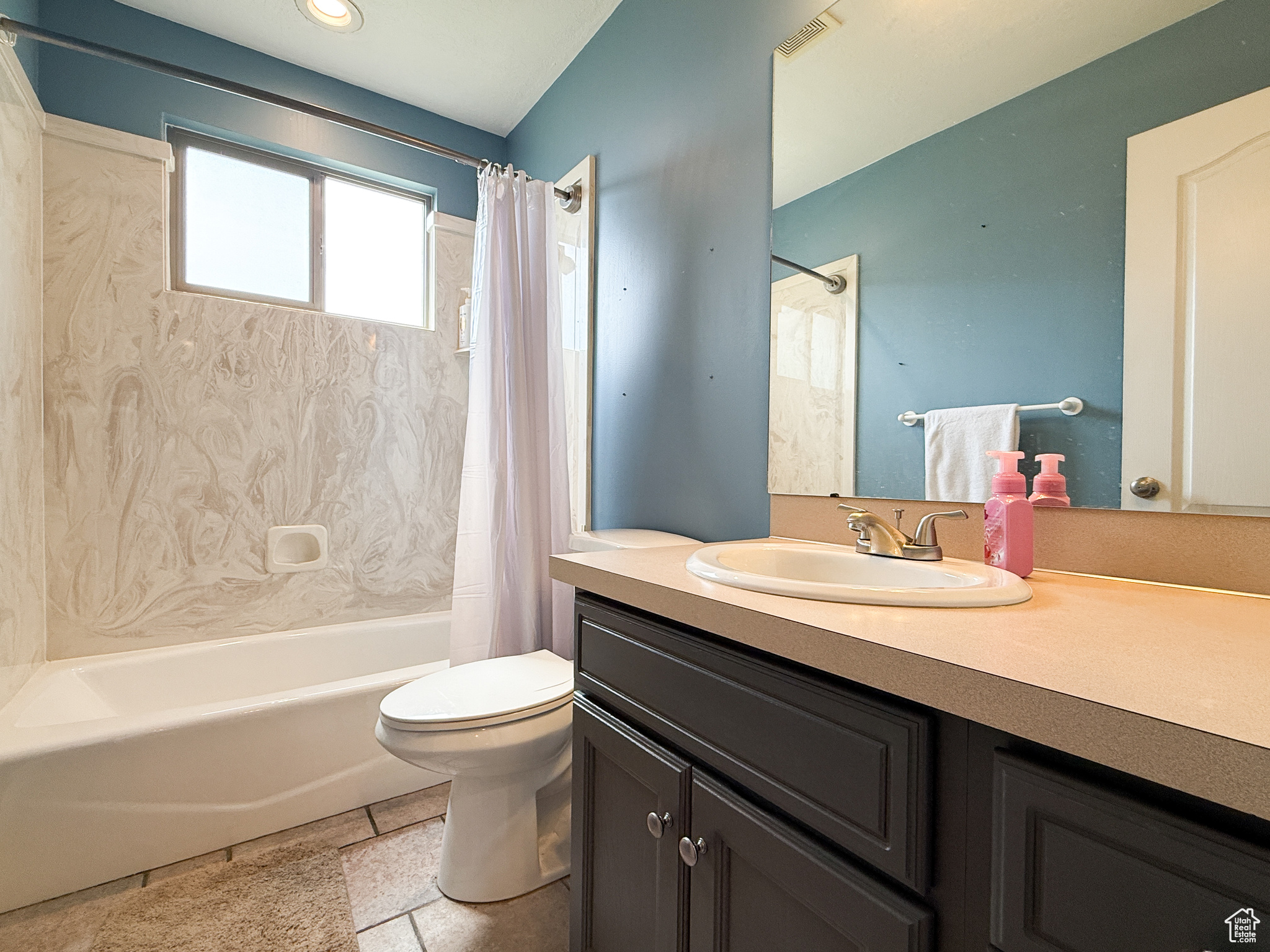 NORTH OAKS COVE - Residential