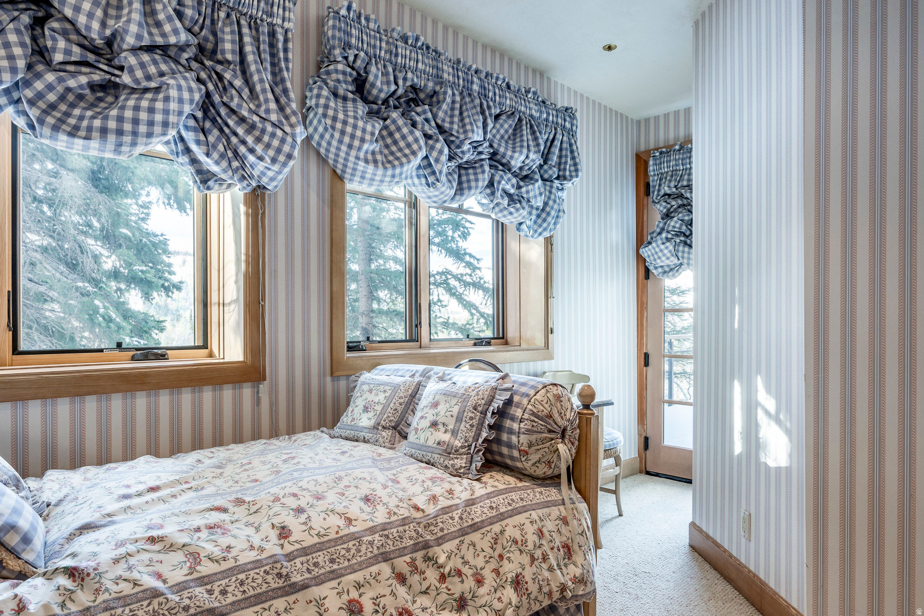 STAG LODGE PHASE 1 CONDOMINIUM - Residential