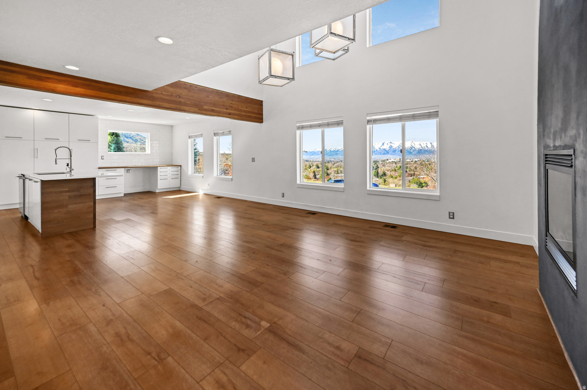 CASTLE HILLS - Residential