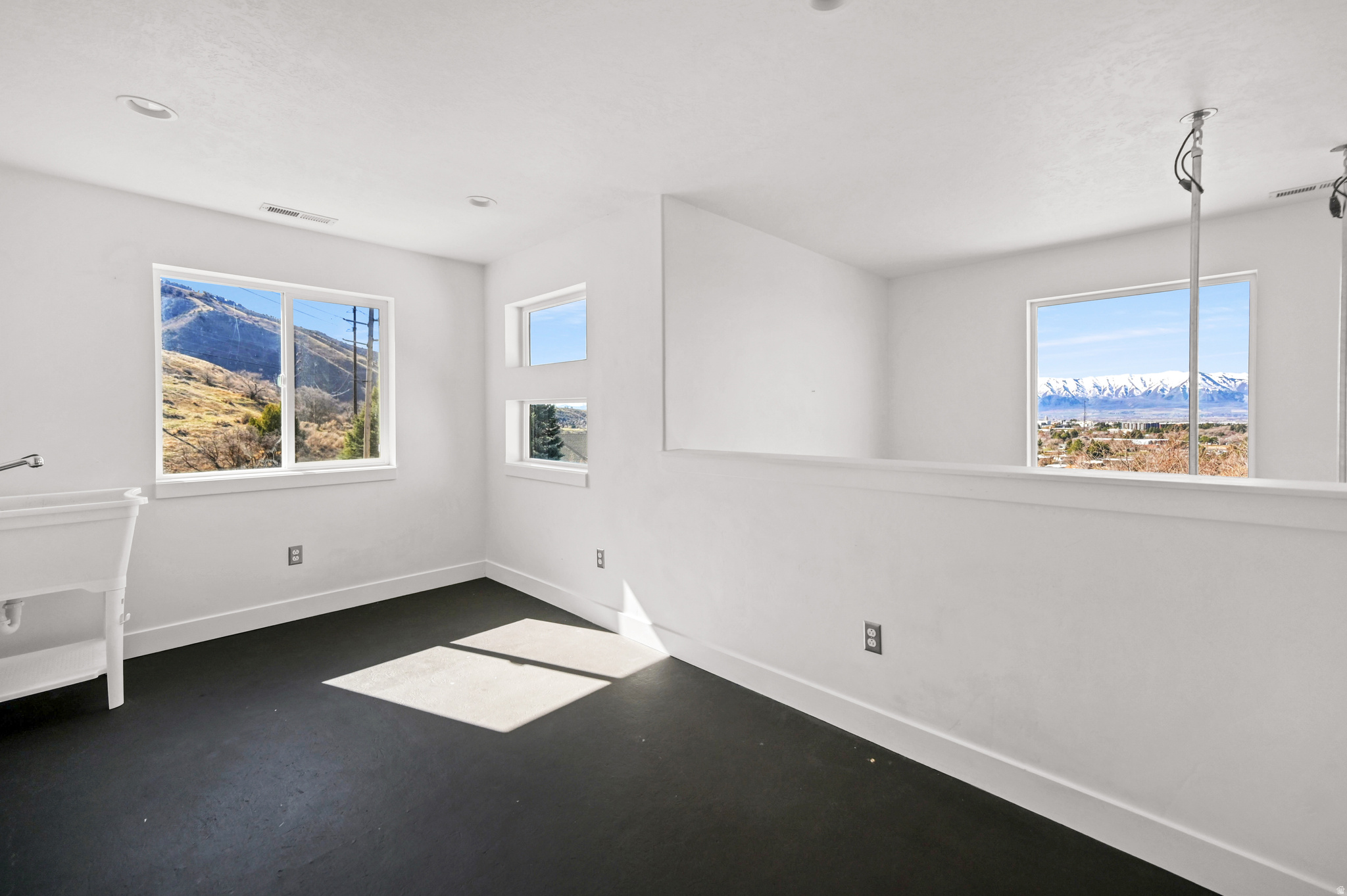 CASTLE HILLS - Residential