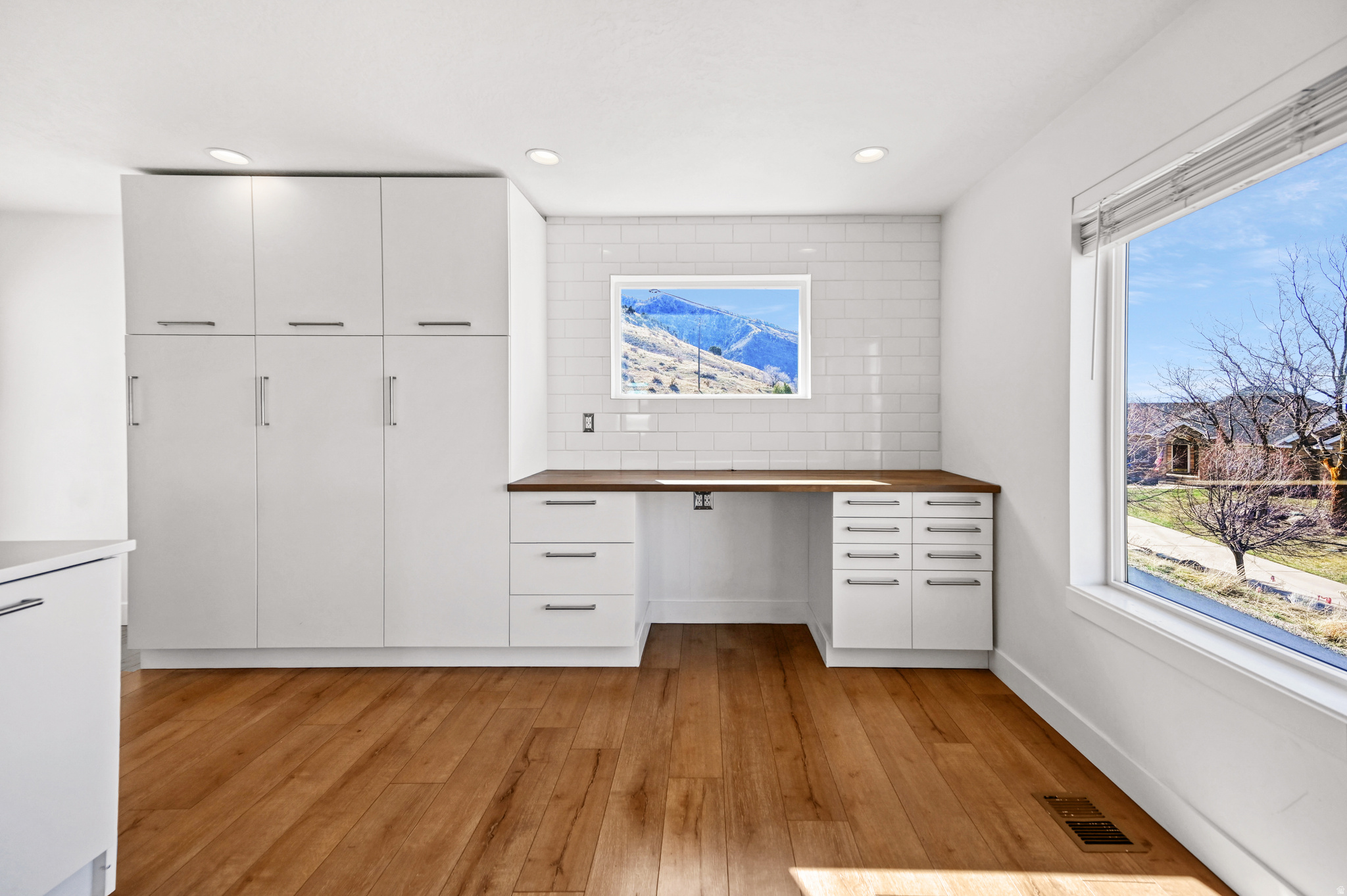 CASTLE HILLS - Residential