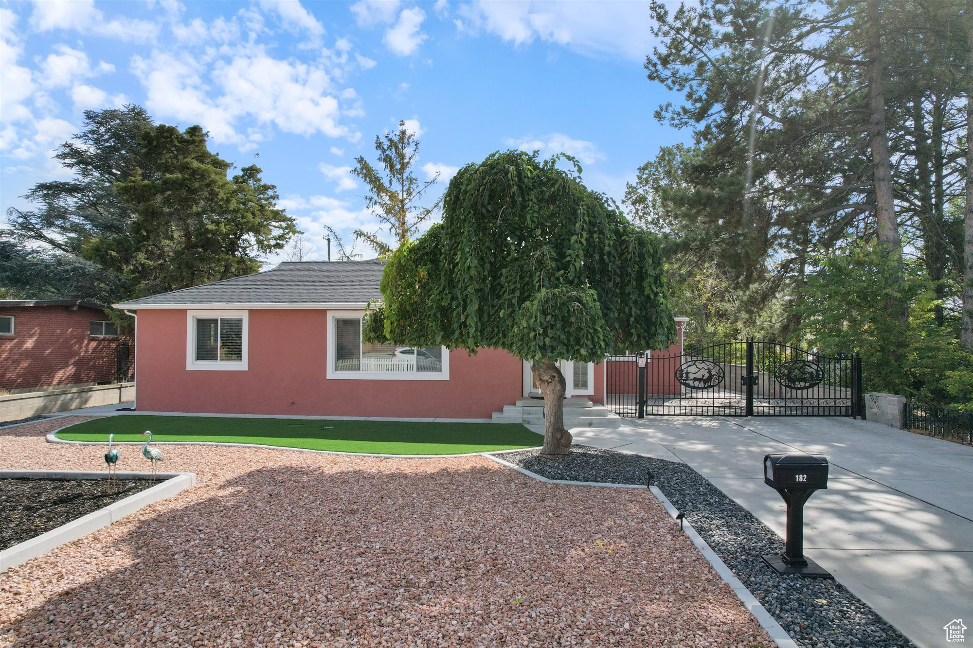 TWIN PEAKS - Residential