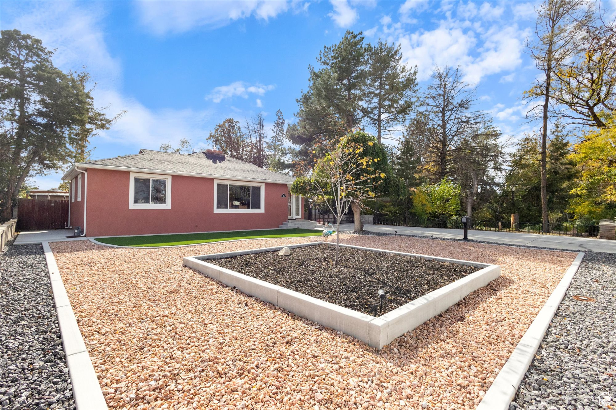 TWIN PEAKS - Residential