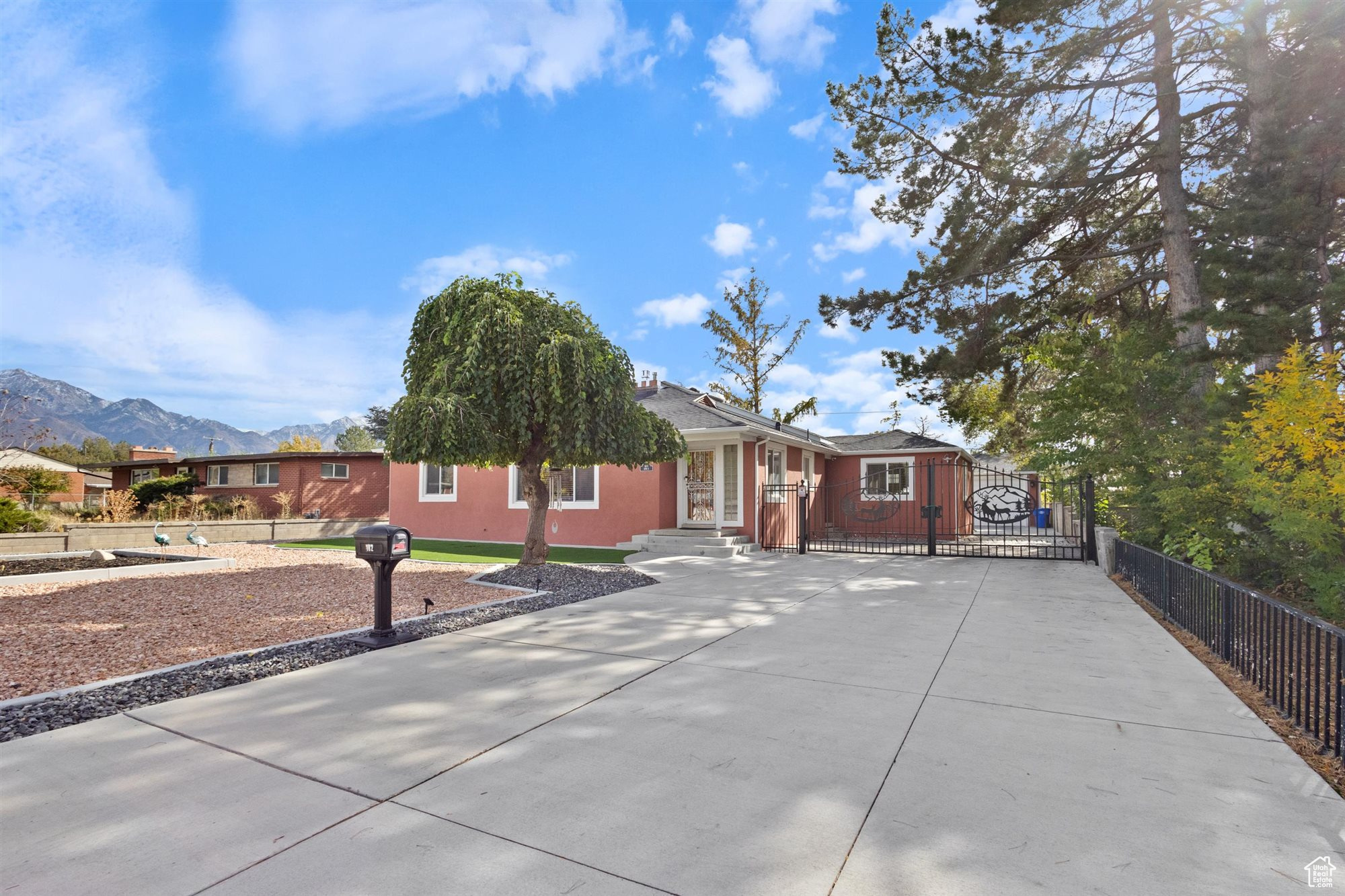 TWIN PEAKS - Residential