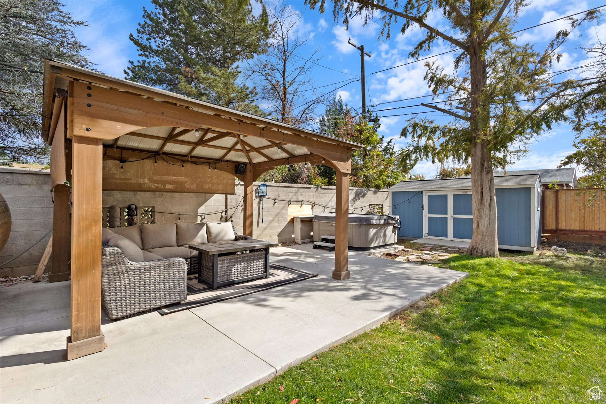 TWIN PEAKS - Residential