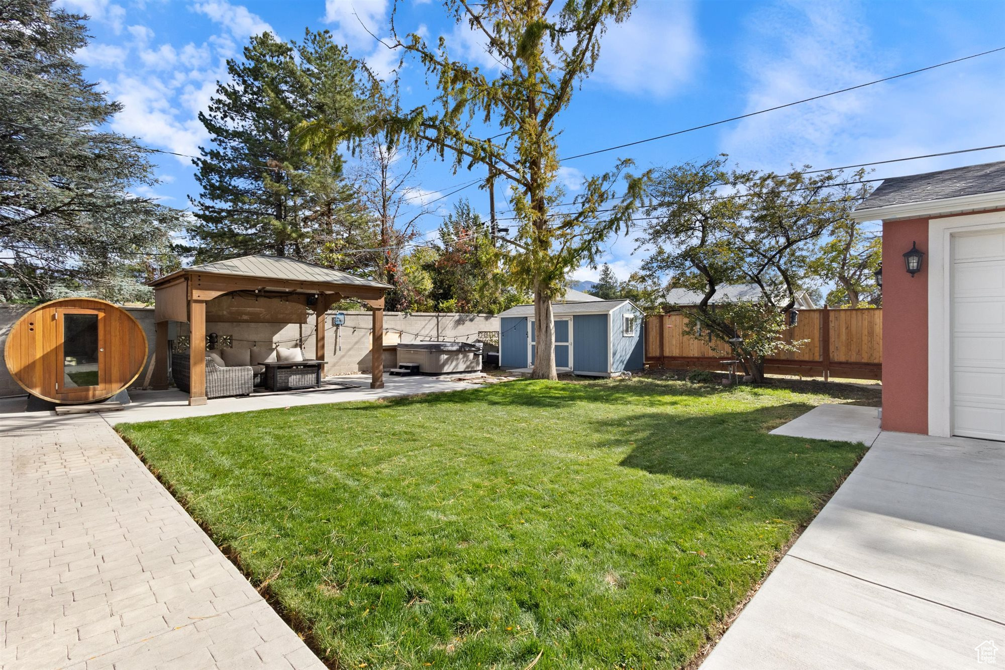 TWIN PEAKS - Residential