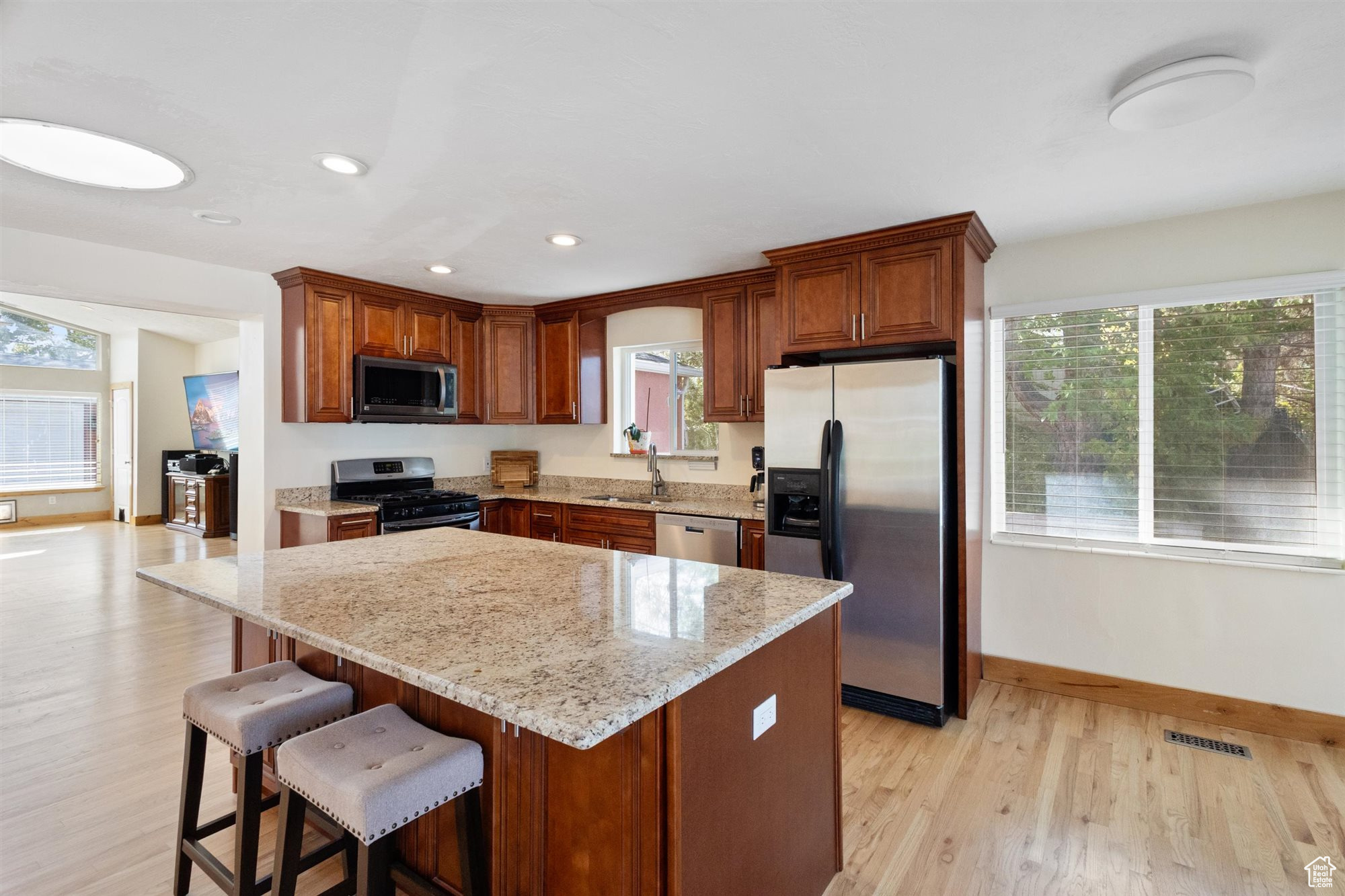 TWIN PEAKS - Residential