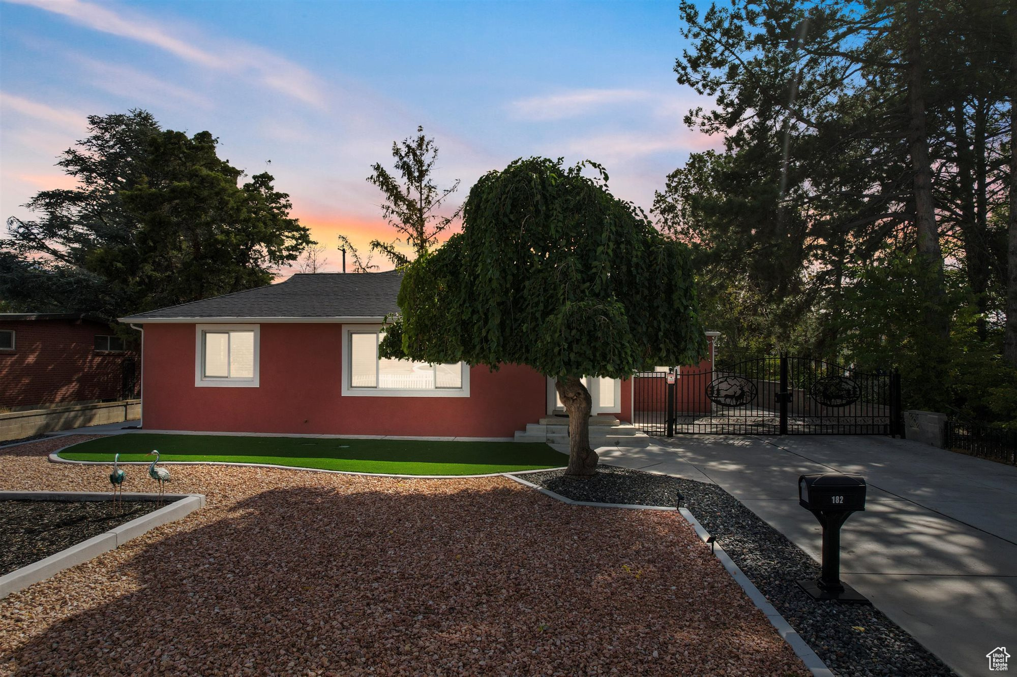 TWIN PEAKS - Residential