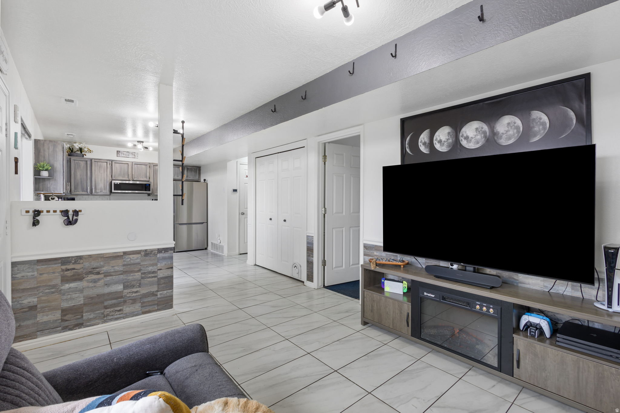 DANIELS SQUARE - Residential