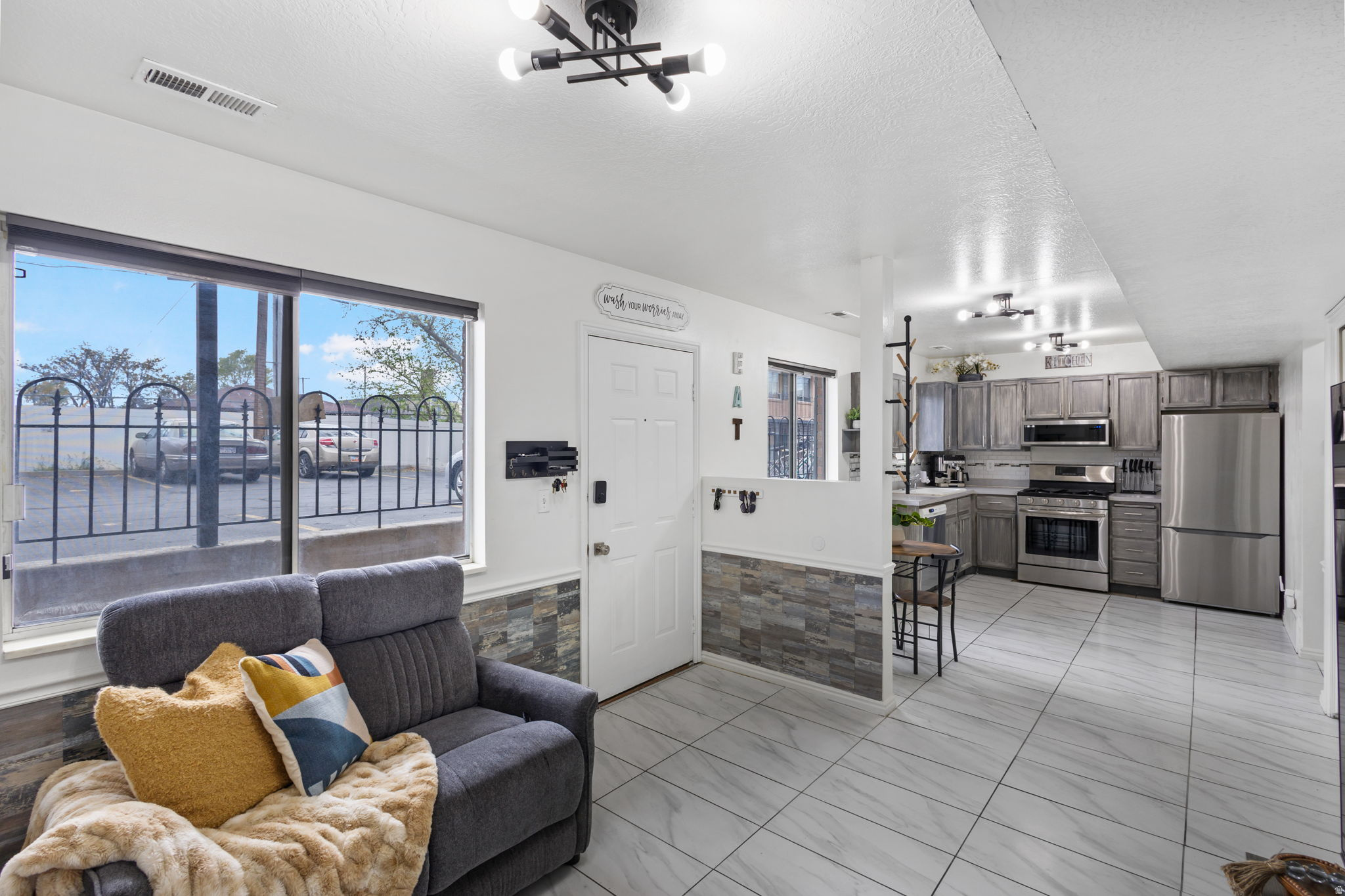 DANIELS SQUARE - Residential