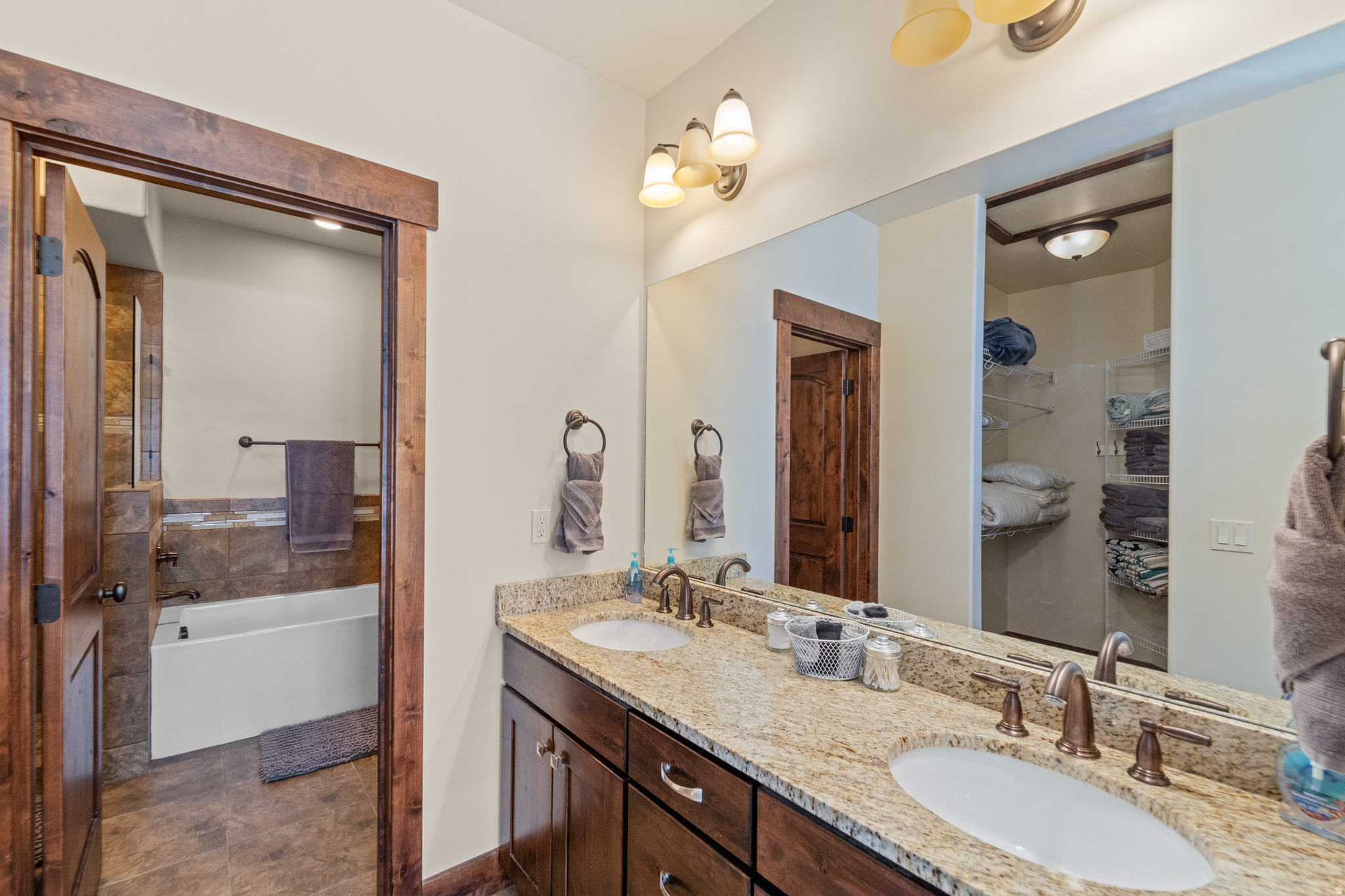 IROQUOIS - Residential