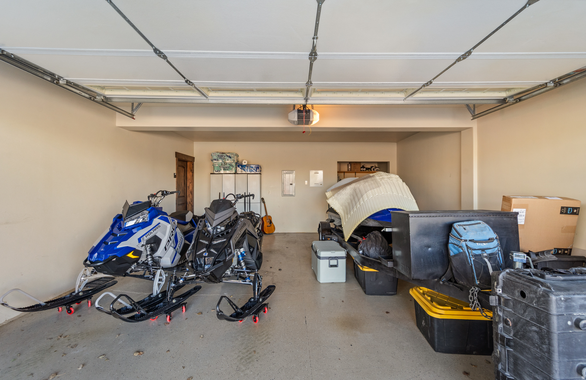 IROQUOIS - Residential