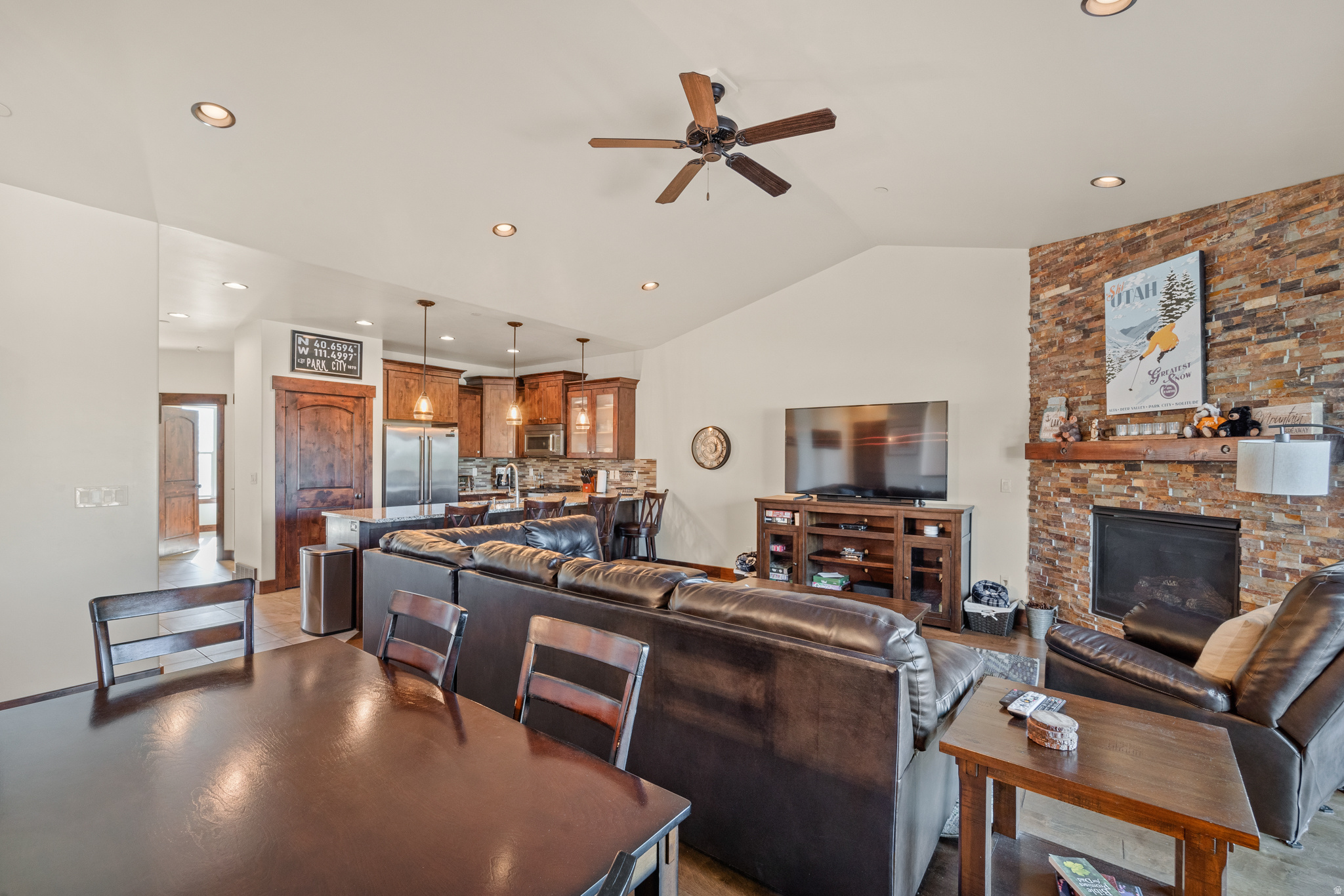 IROQUOIS - Residential