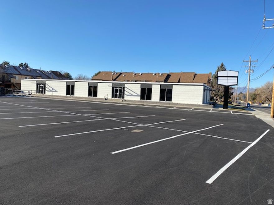 Three (3) Suites Remaining 1,182 SF - Street Retail - $27.00 1,000 SF - 3,200 SF Garden Level - $15.00 Total Building: 11,840 SF on .70 Acres Lease Rate: $15.00 -27.00 PSF NNN No NNN: Garden Level High household income and solid population density (Murray) Ultra-Fast Utopia Fiber Available  Perfect Space For Hair Salon, Nail Salon, Esthetician, Tattoo, Or beauty Business