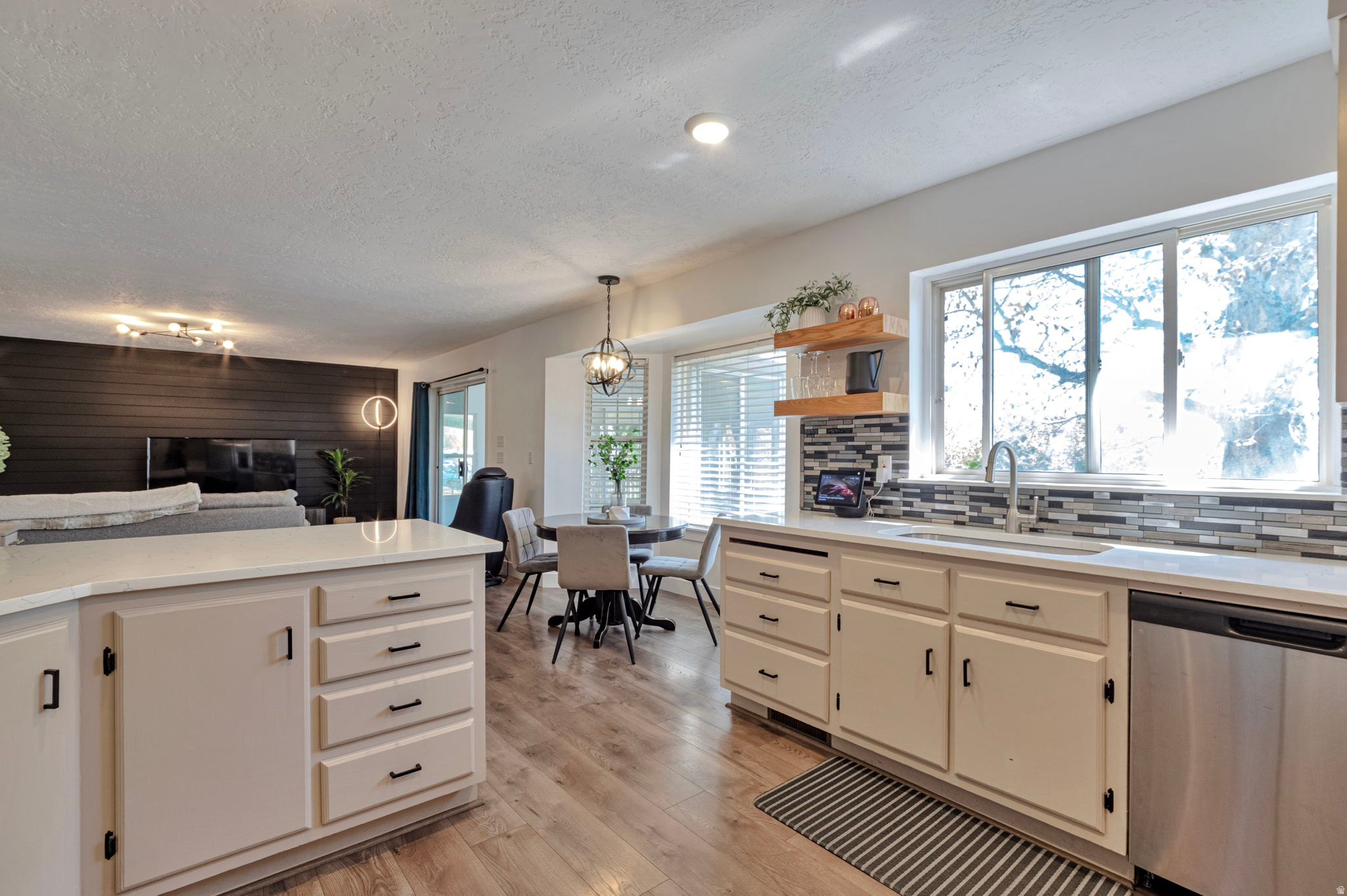 KINGSVIEW ESTATES - Residential