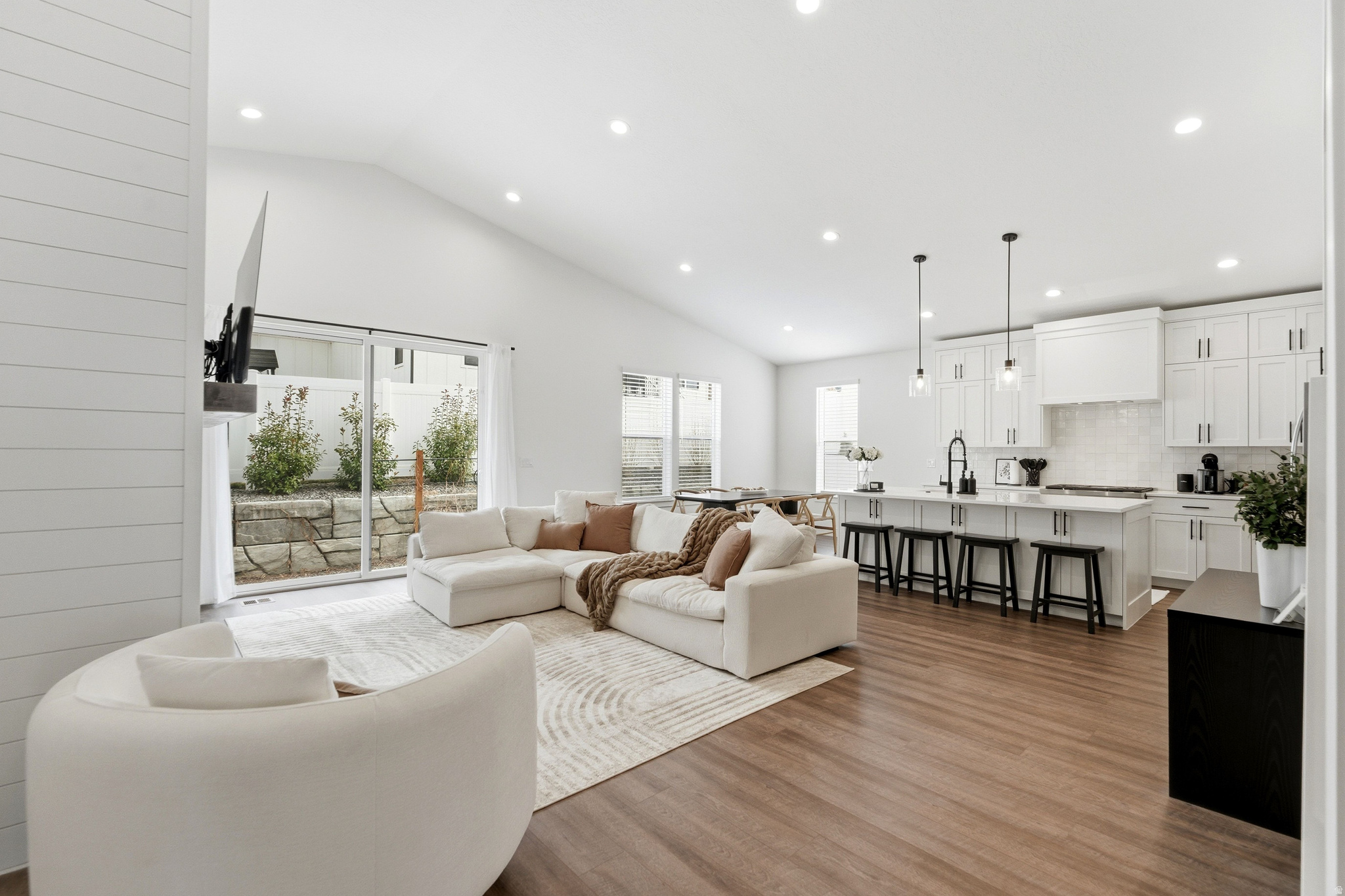 PEBBLE HILLS - Residential