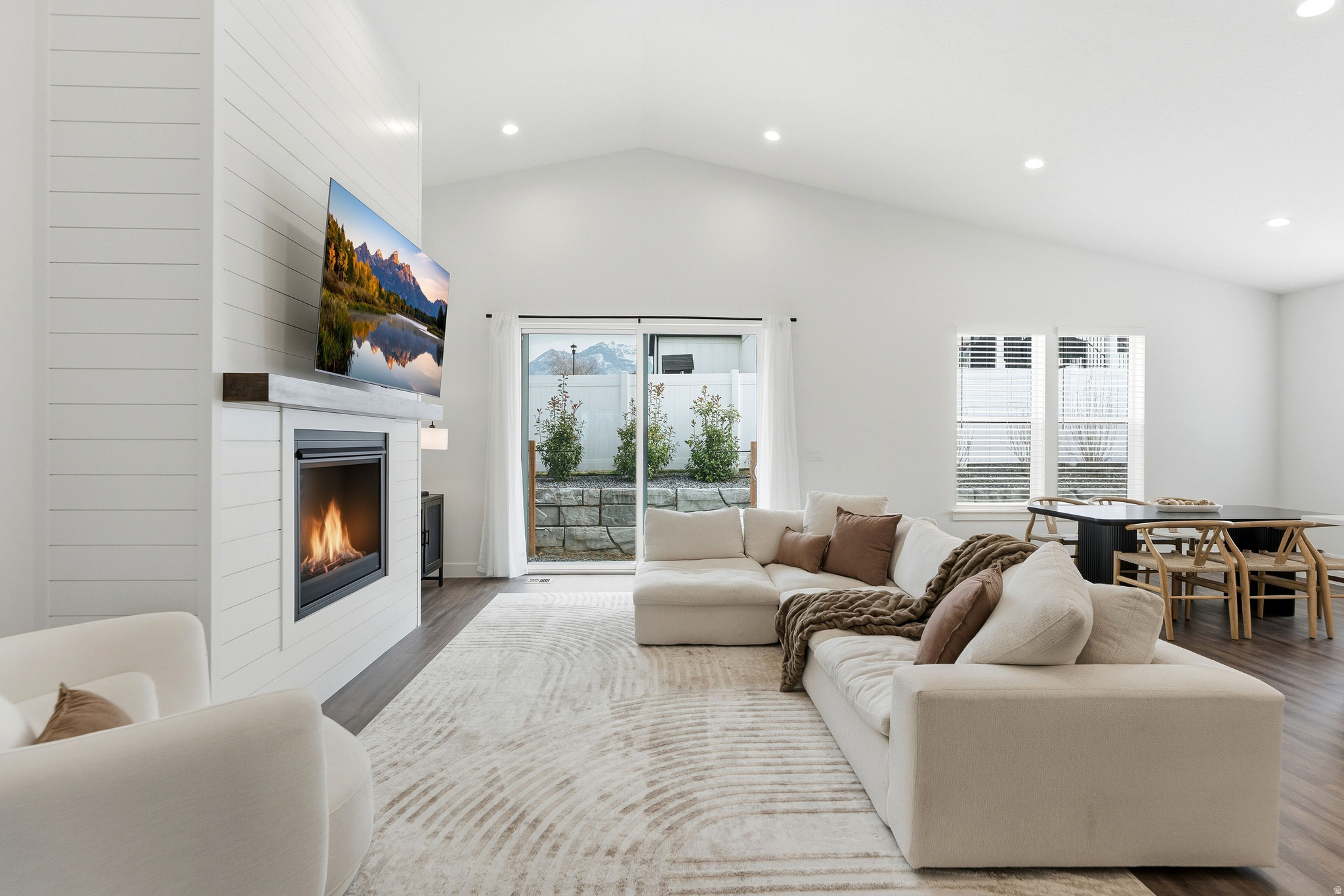 PEBBLE HILLS - Residential