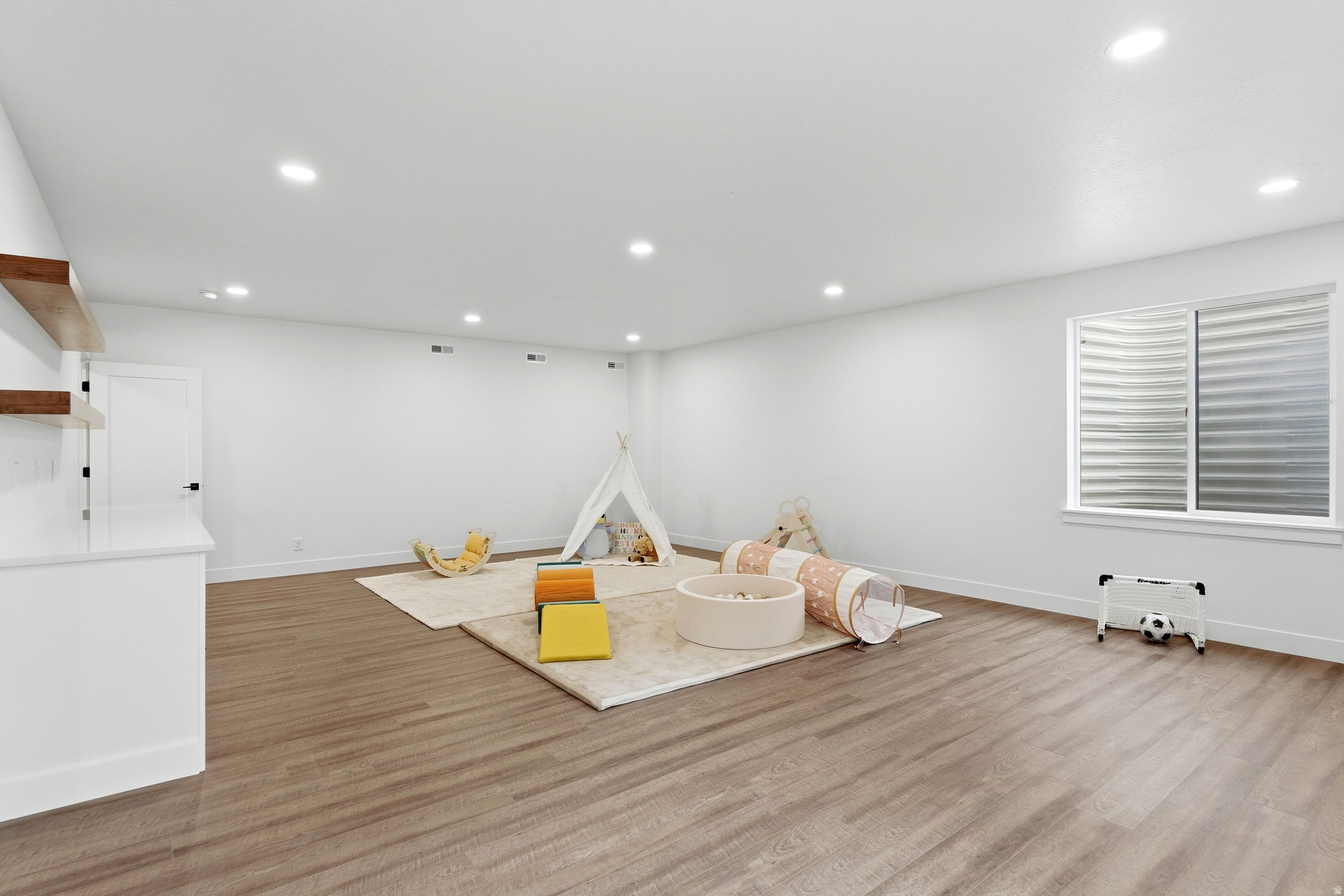 PEBBLE HILLS - Residential