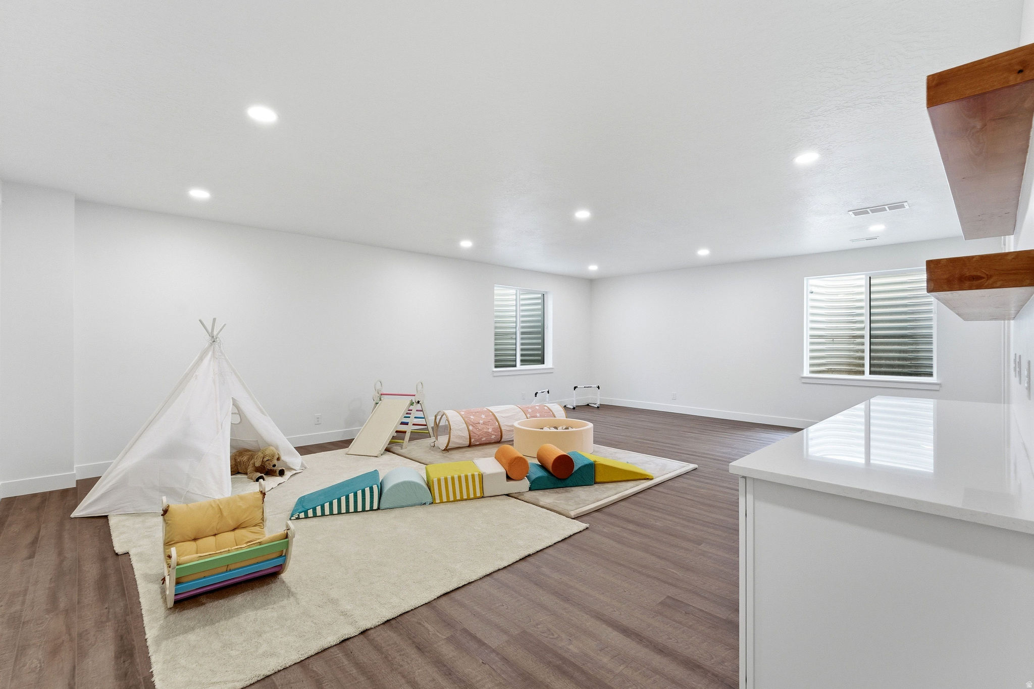 PEBBLE HILLS - Residential