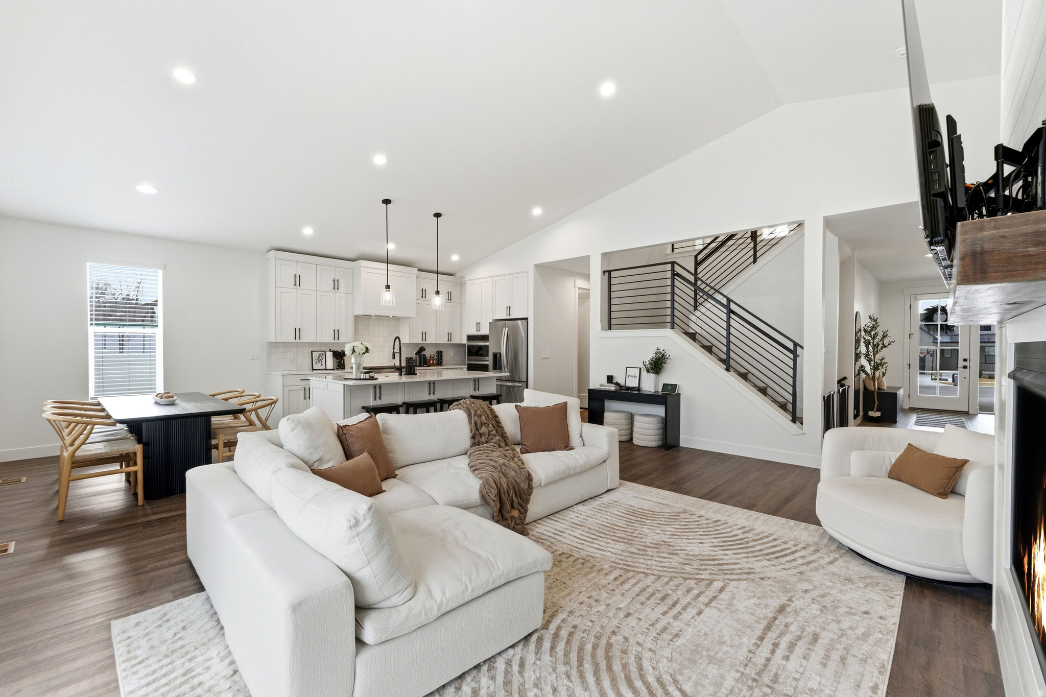 PEBBLE HILLS - Residential