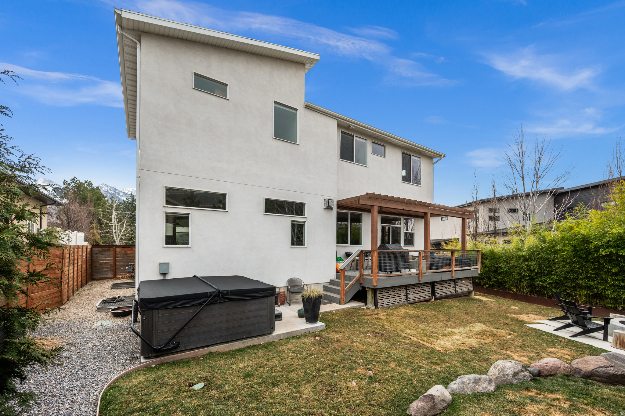 MENLOVE - Residential