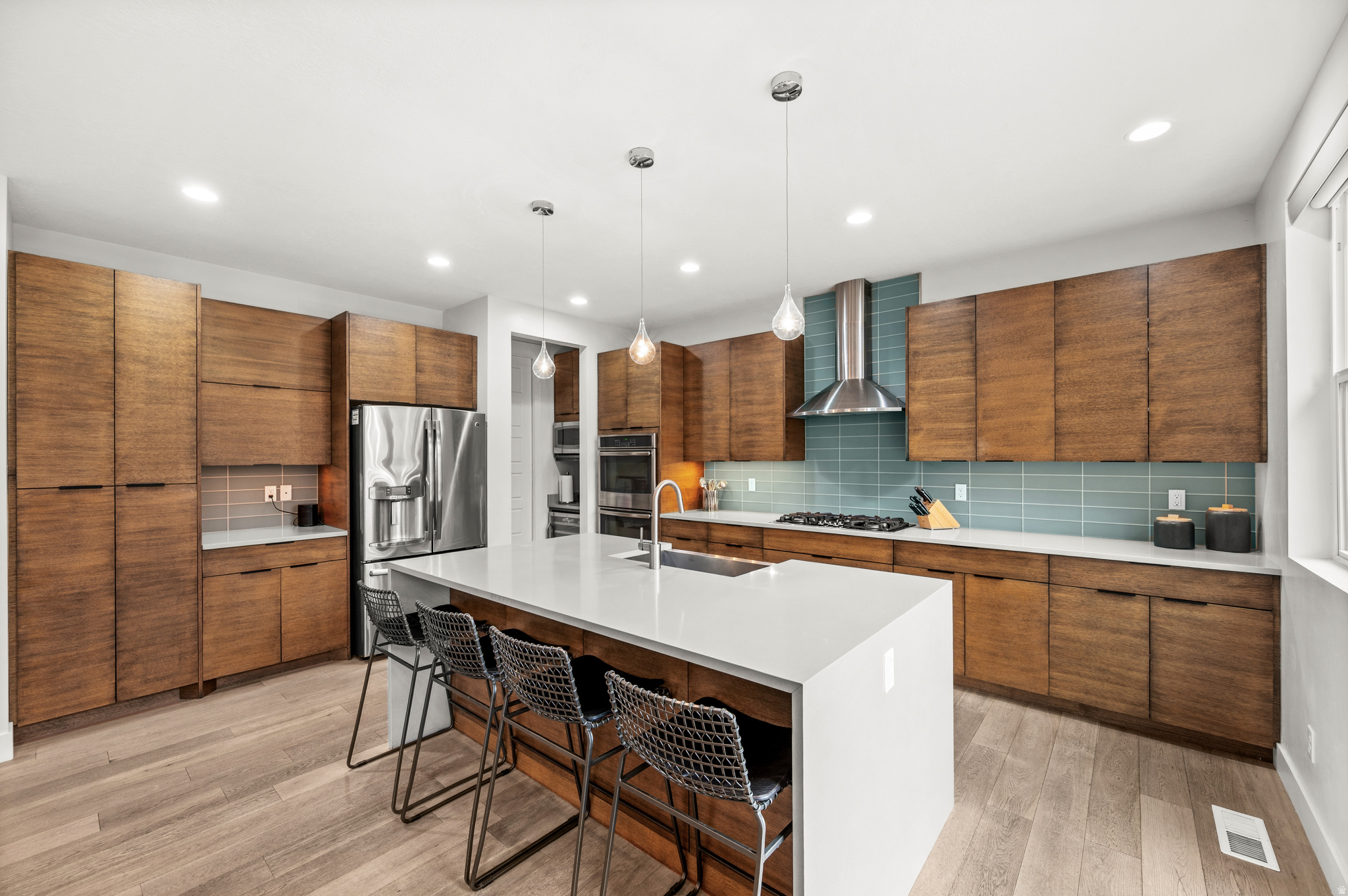 MENLOVE - Residential