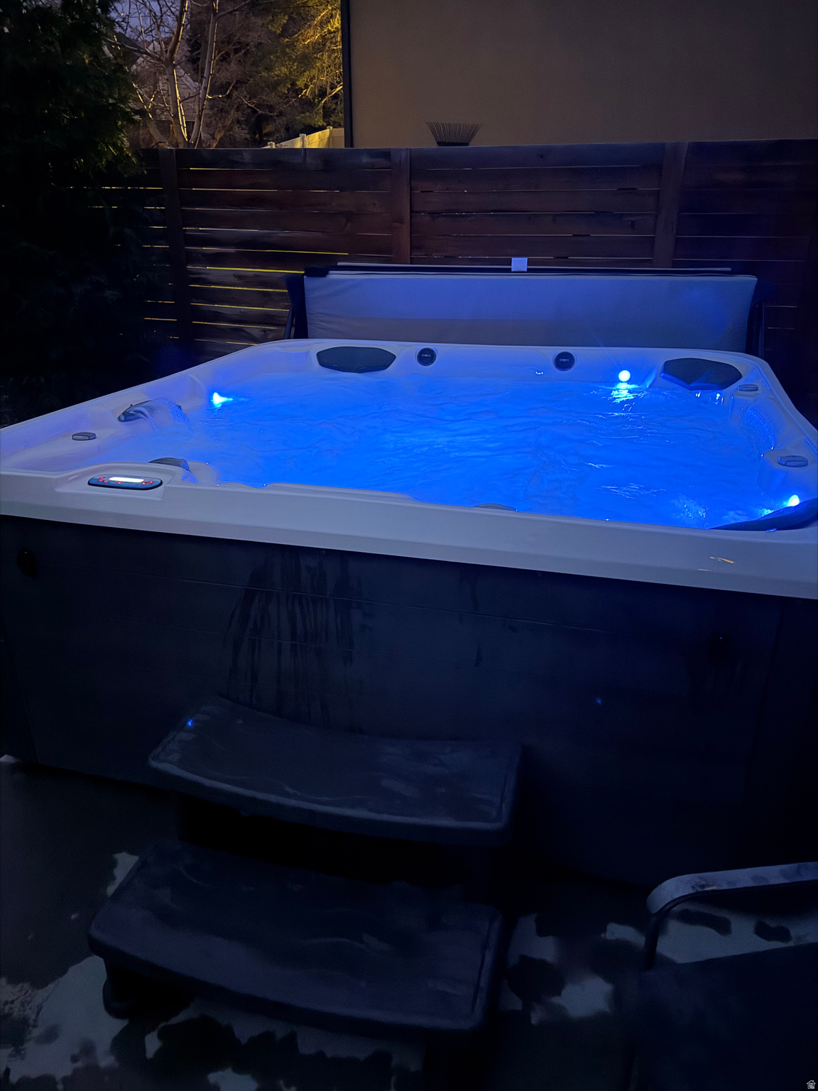 MENLOVE - Residential