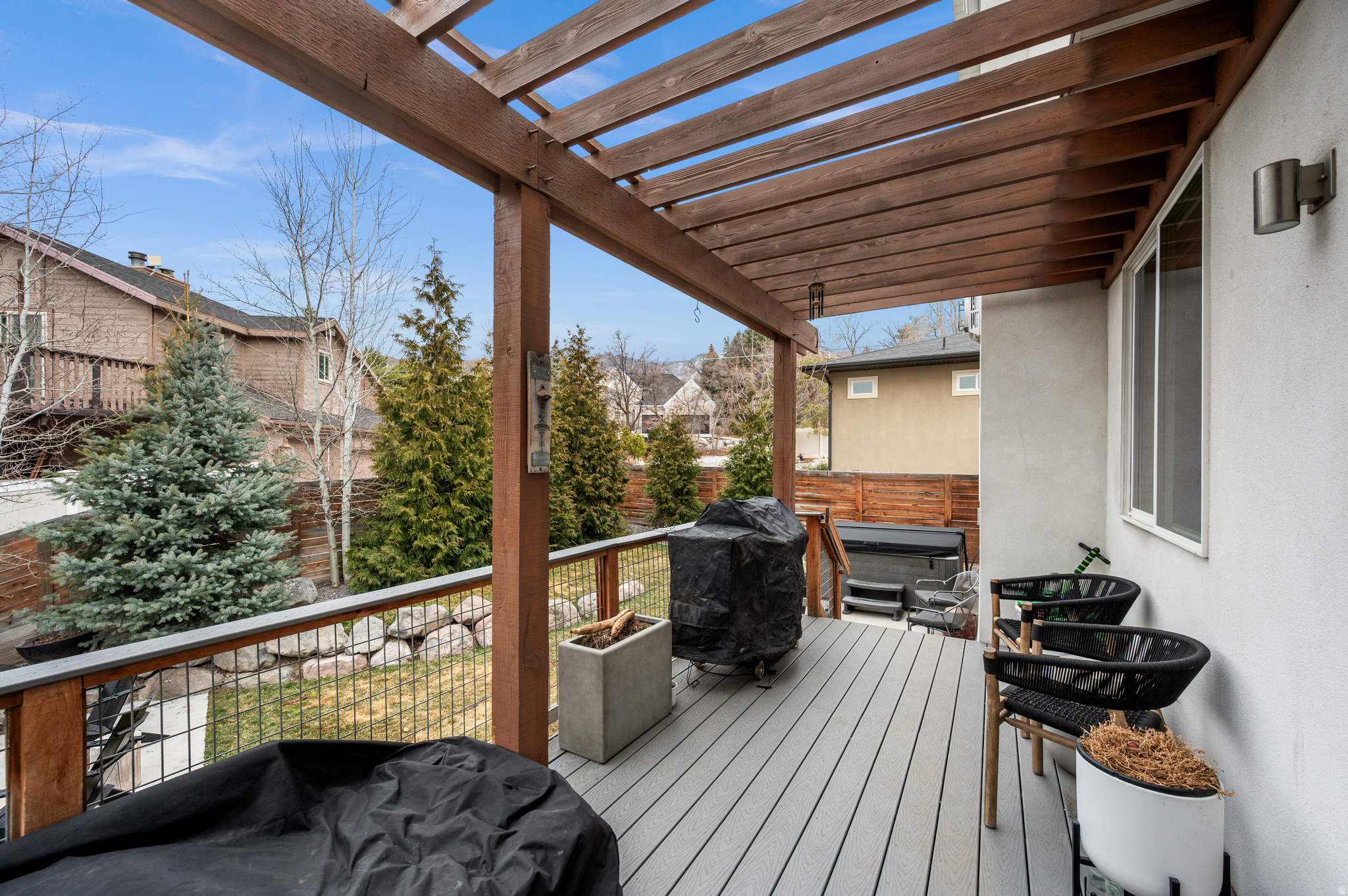 MENLOVE - Residential