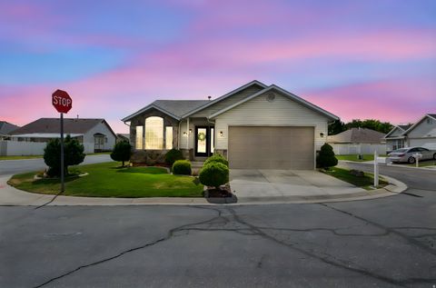 Photo of 4593 PROMENADE DR, Roy, UT 84067 (MLS # 2119956) Photo of 4593 PROMENADE DR, Roy, UT 84067 (MLS # 2119956)